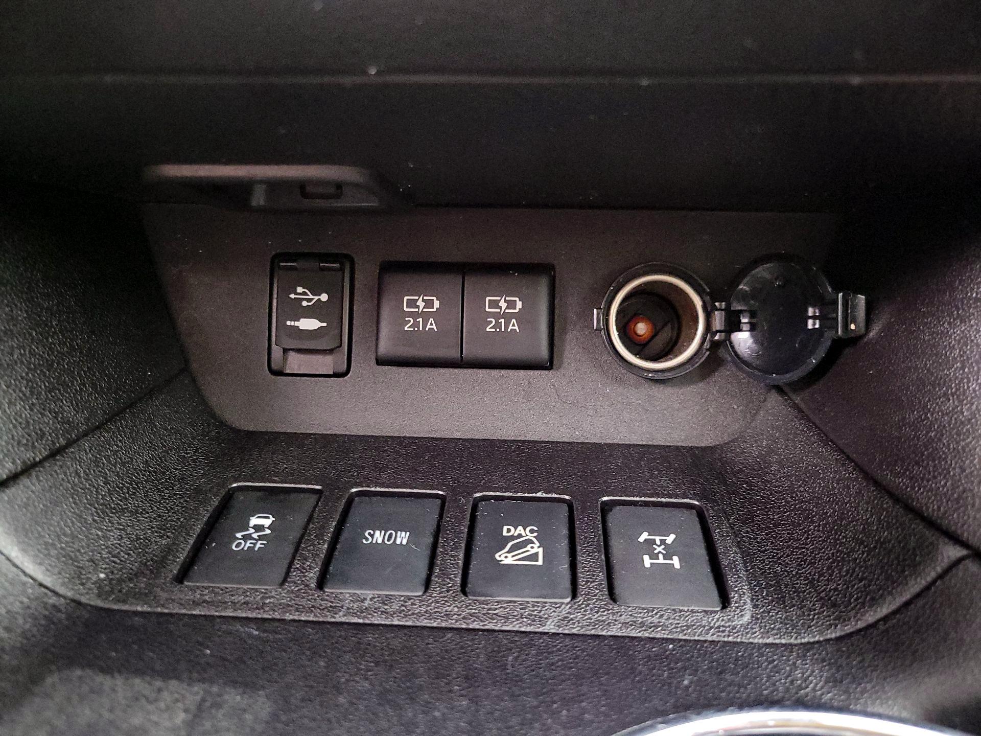 Thumbnail: 2018 Toyota Highlander - 18