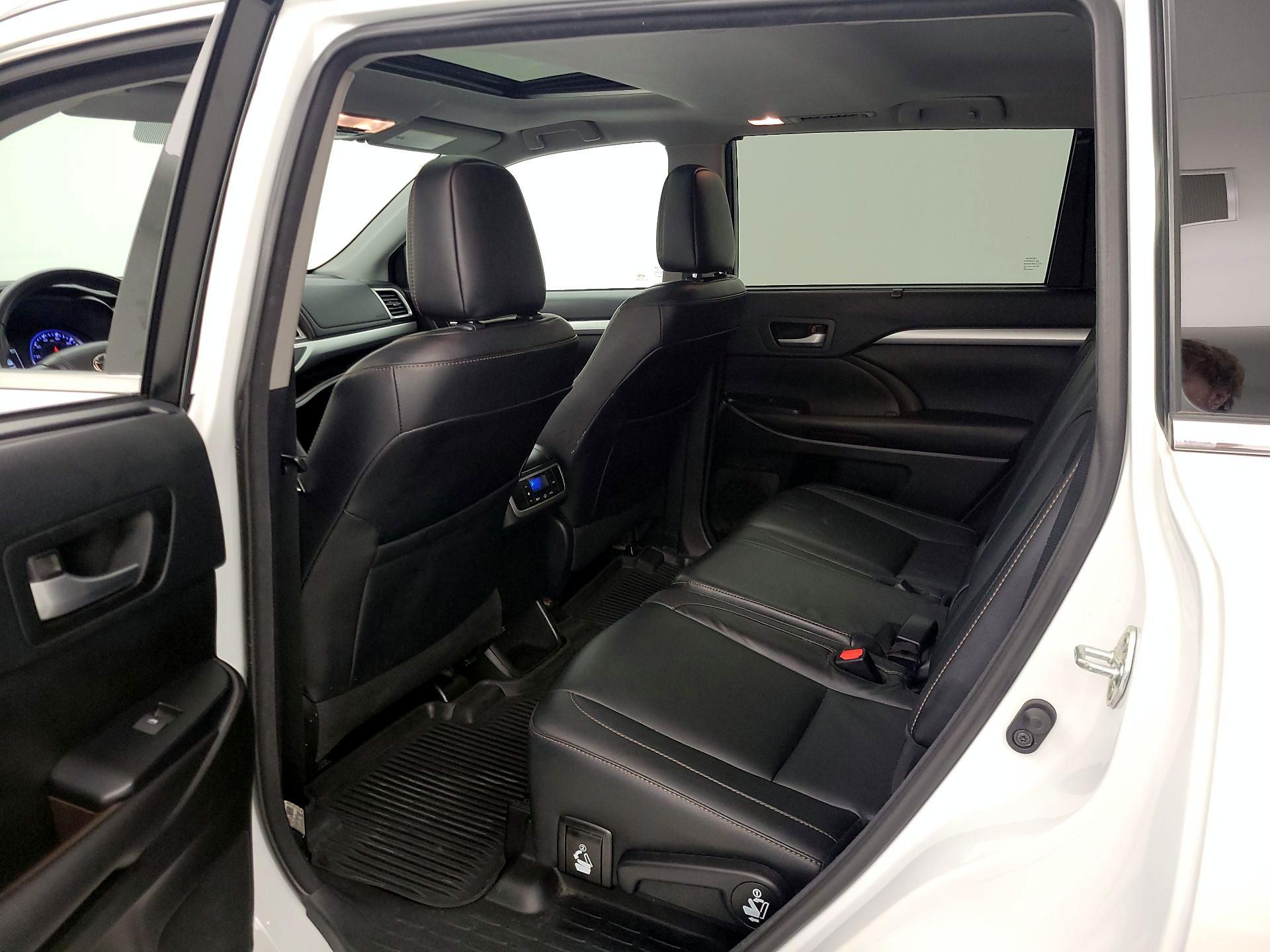 Thumbnail: 2018 Toyota Highlander - 20