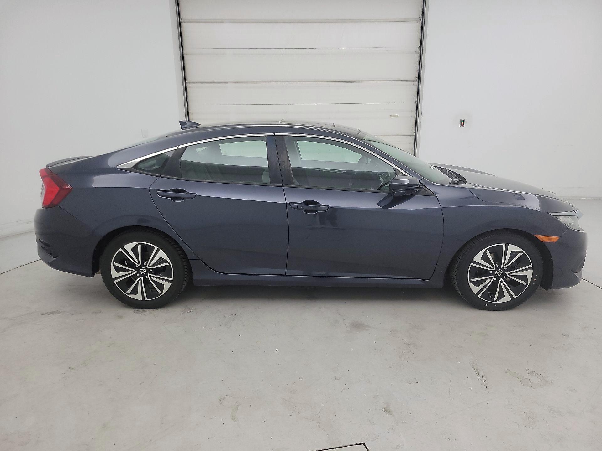 Thumbnail: 2016 Honda Civic - 4