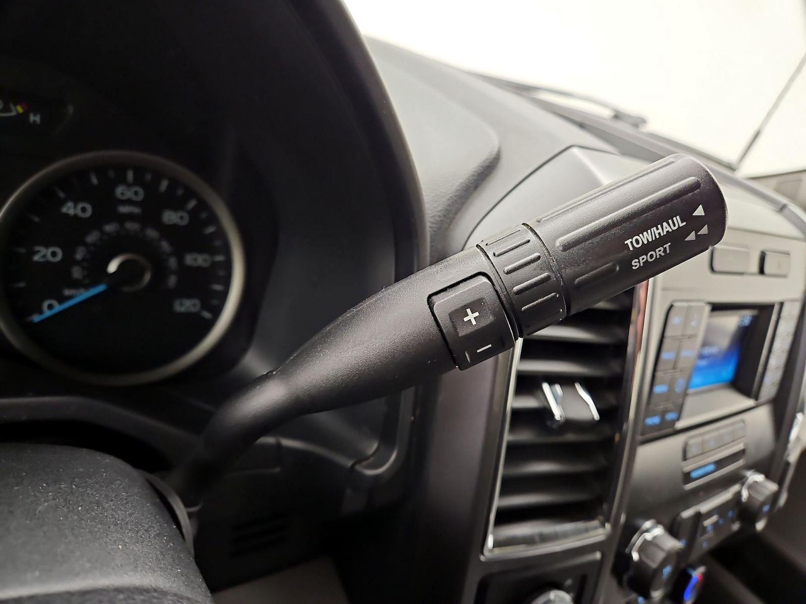 2015 Ford F-150 XLT - Photo 18