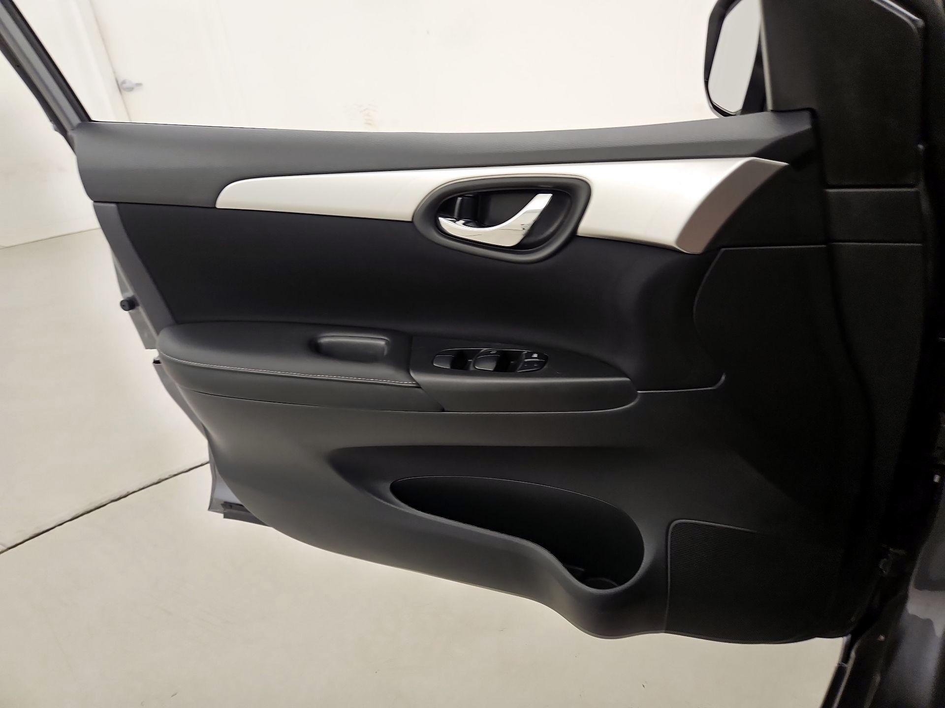 Thumbnail: 2019 Nissan Sentra - 12