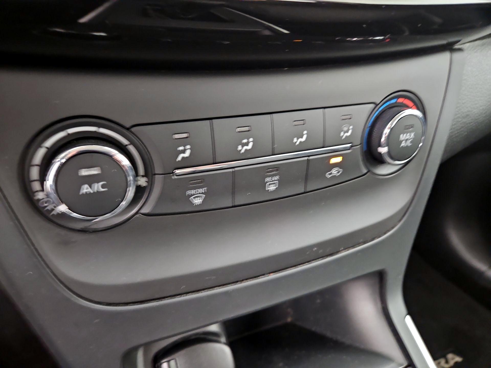 Thumbnail: 2019 Nissan Sentra - 16