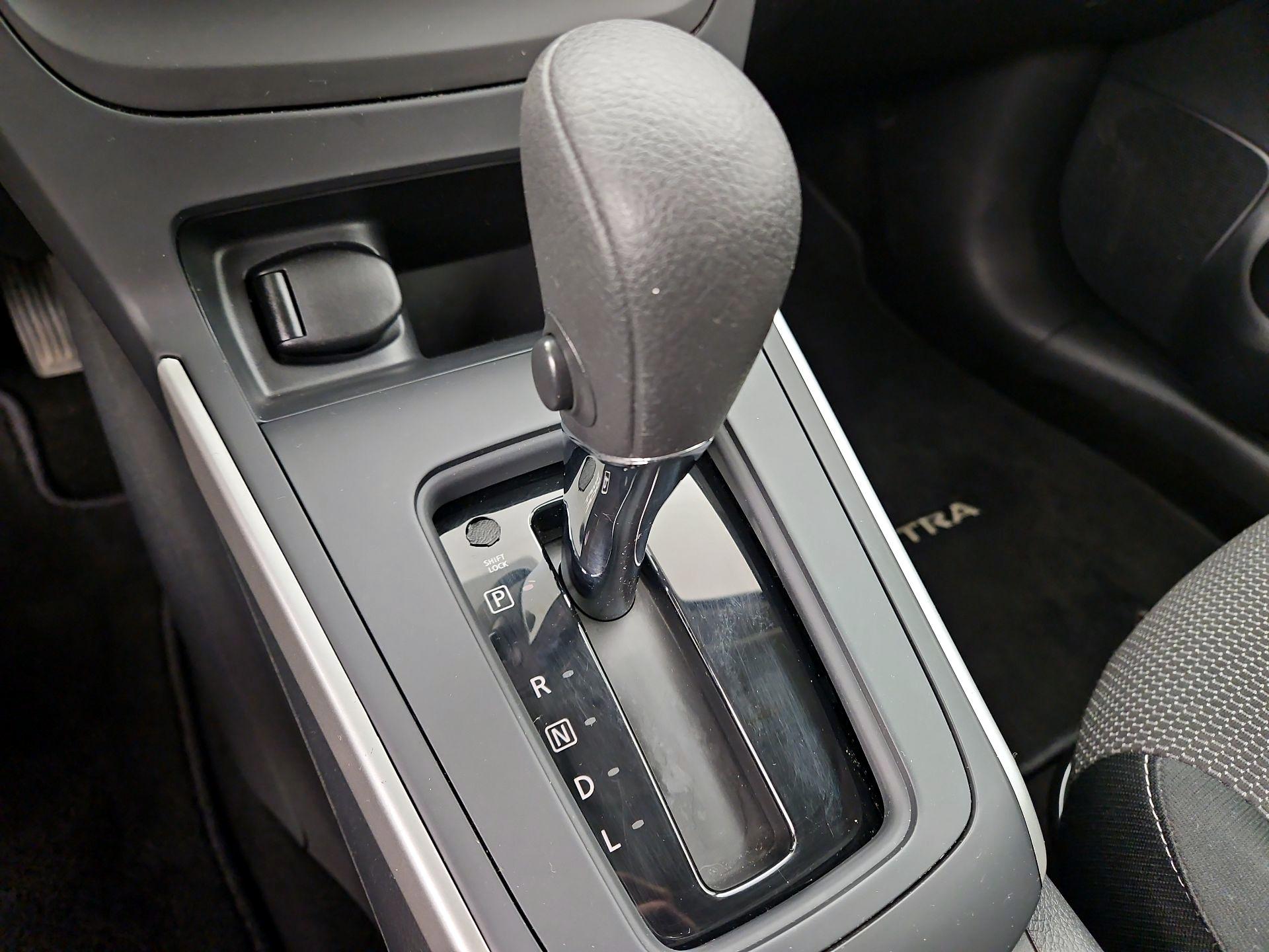 Thumbnail: 2019 Nissan Sentra - 17