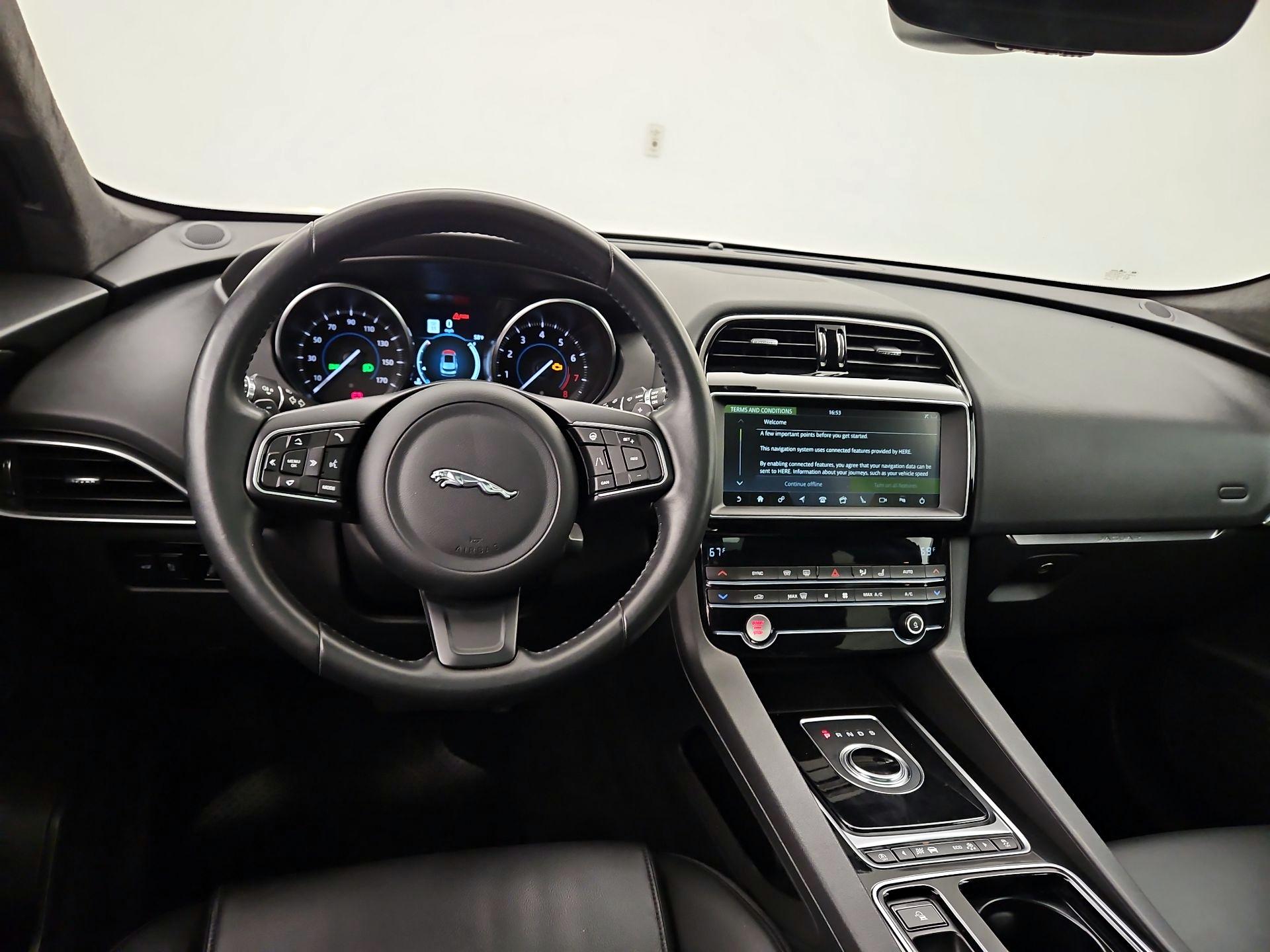 Thumbnail: 2020 Jaguar F-Pace - 10