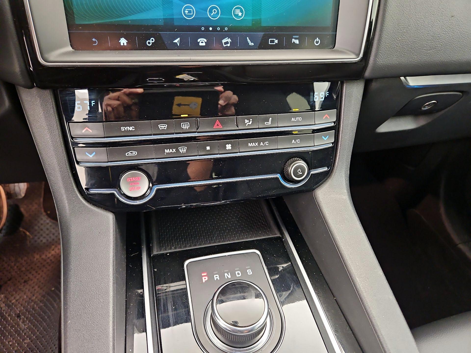 Thumbnail: 2020 Jaguar F-Pace - 16