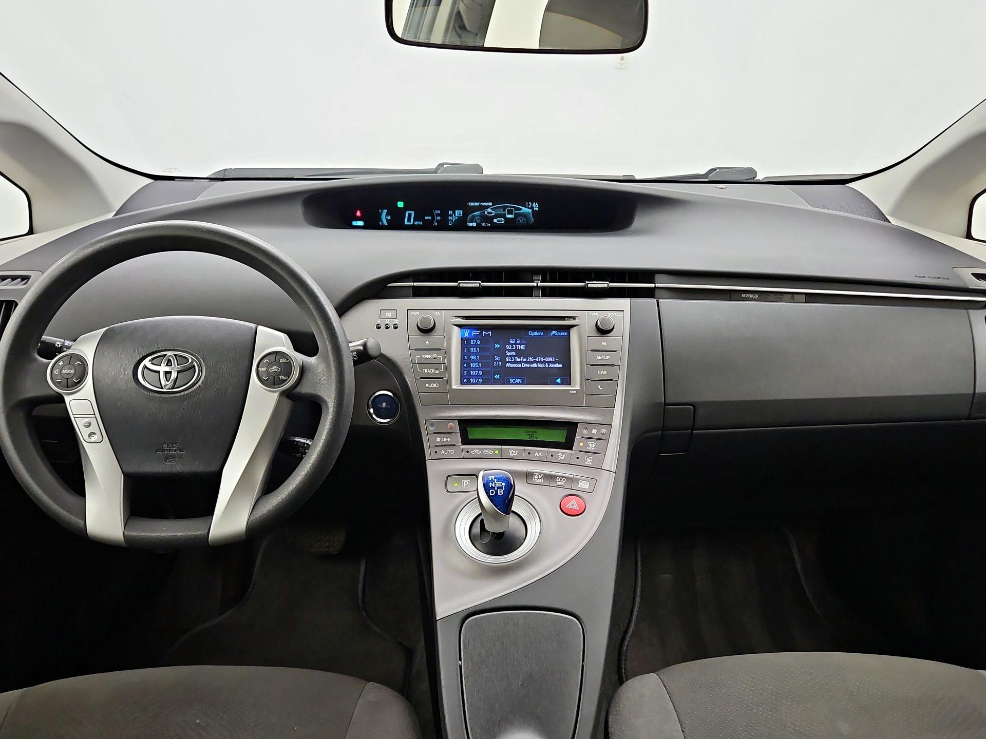 Thumbnail: 2015 Toyota Prius - 9