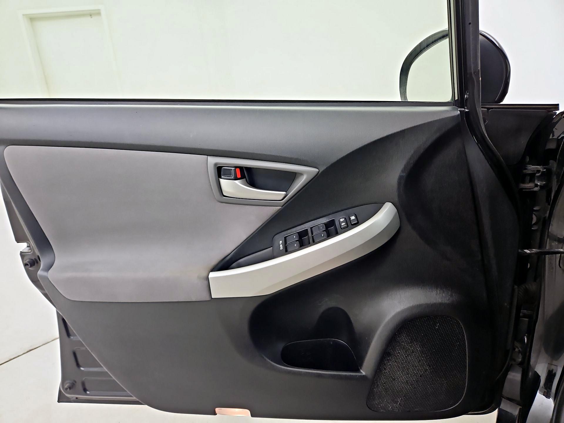 Thumbnail: 2015 Toyota Prius - 12