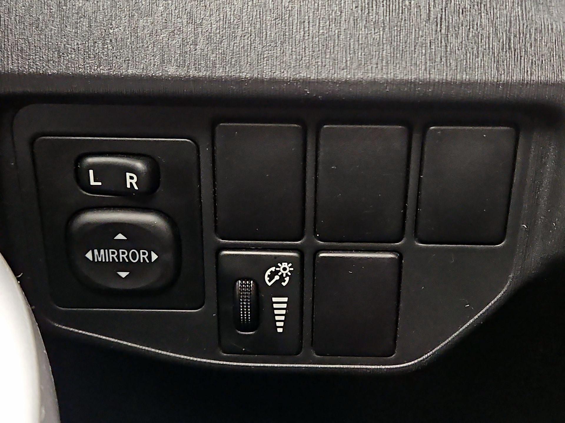Thumbnail: 2015 Toyota Prius - 13