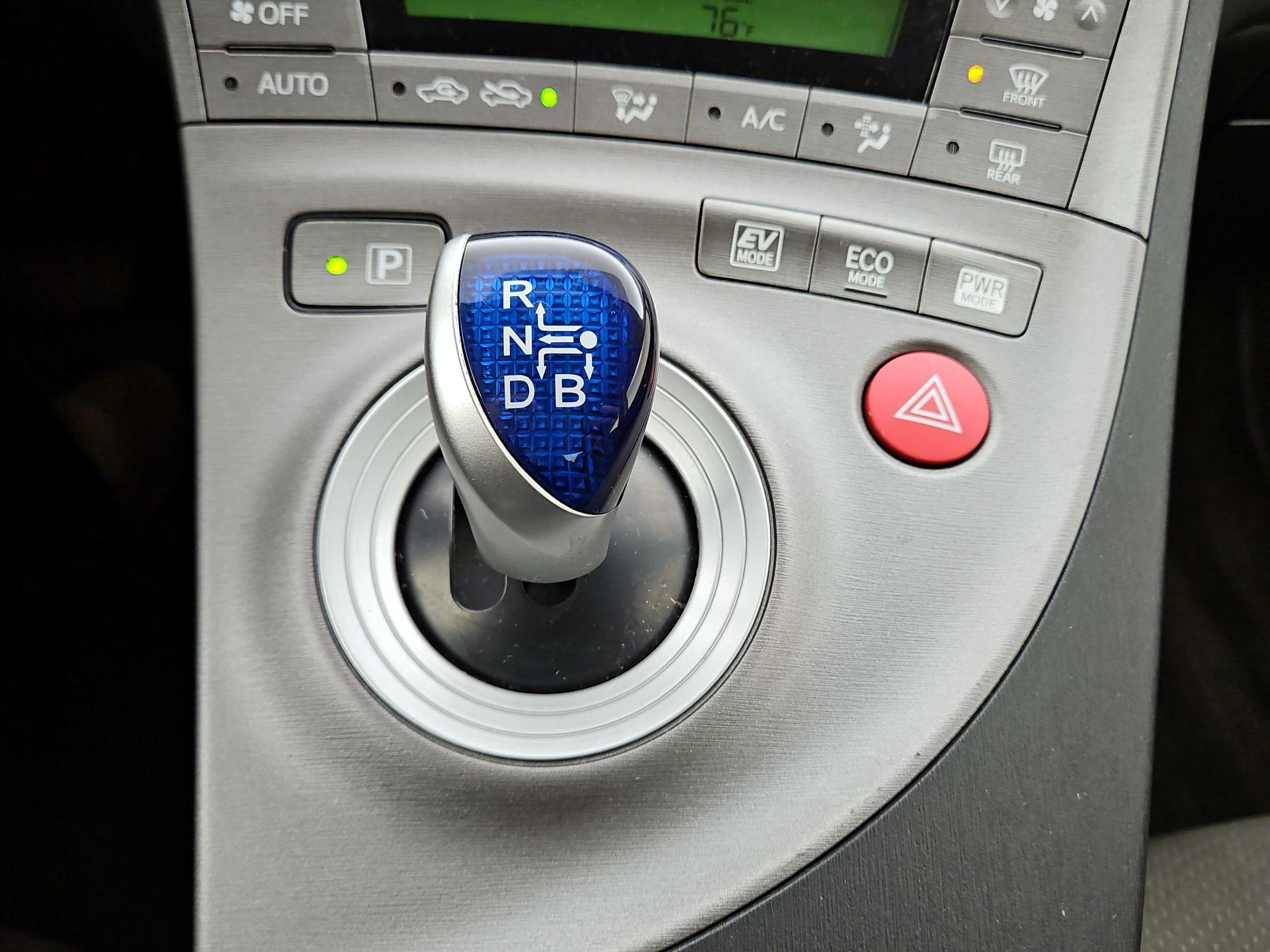 Thumbnail: 2015 Toyota Prius - 17