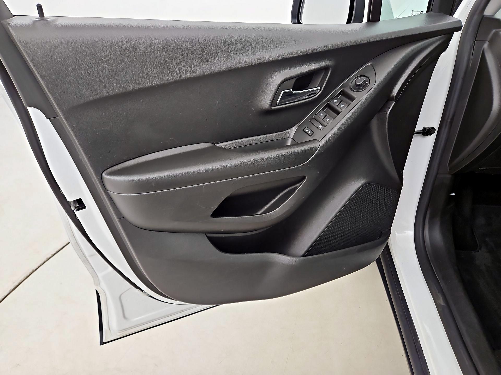 Thumbnail: 2022 Chevrolet Trax - 12