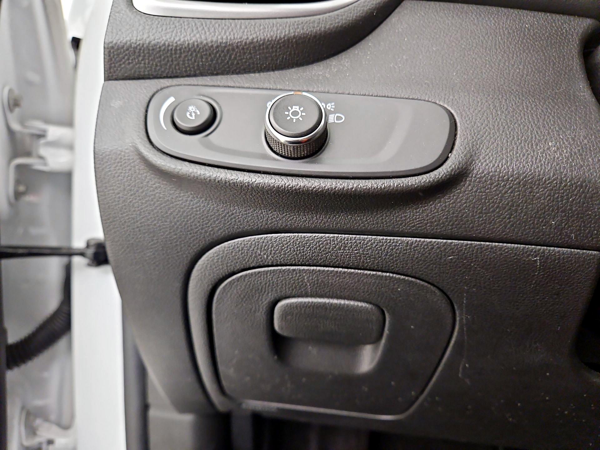 Thumbnail: 2022 Chevrolet Trax - 13