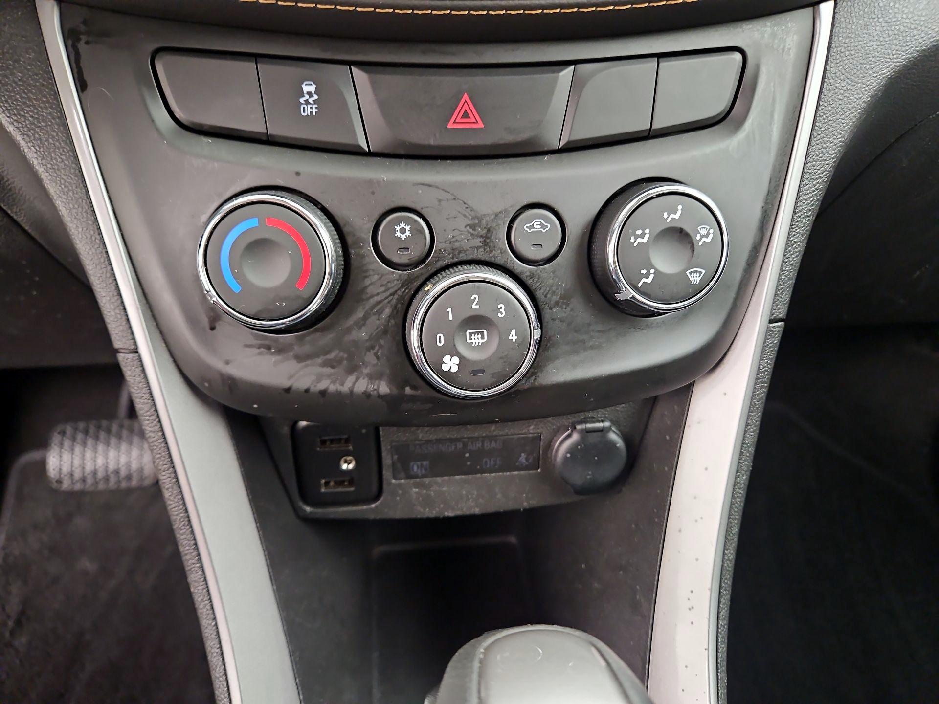 Thumbnail: 2022 Chevrolet Trax - 16