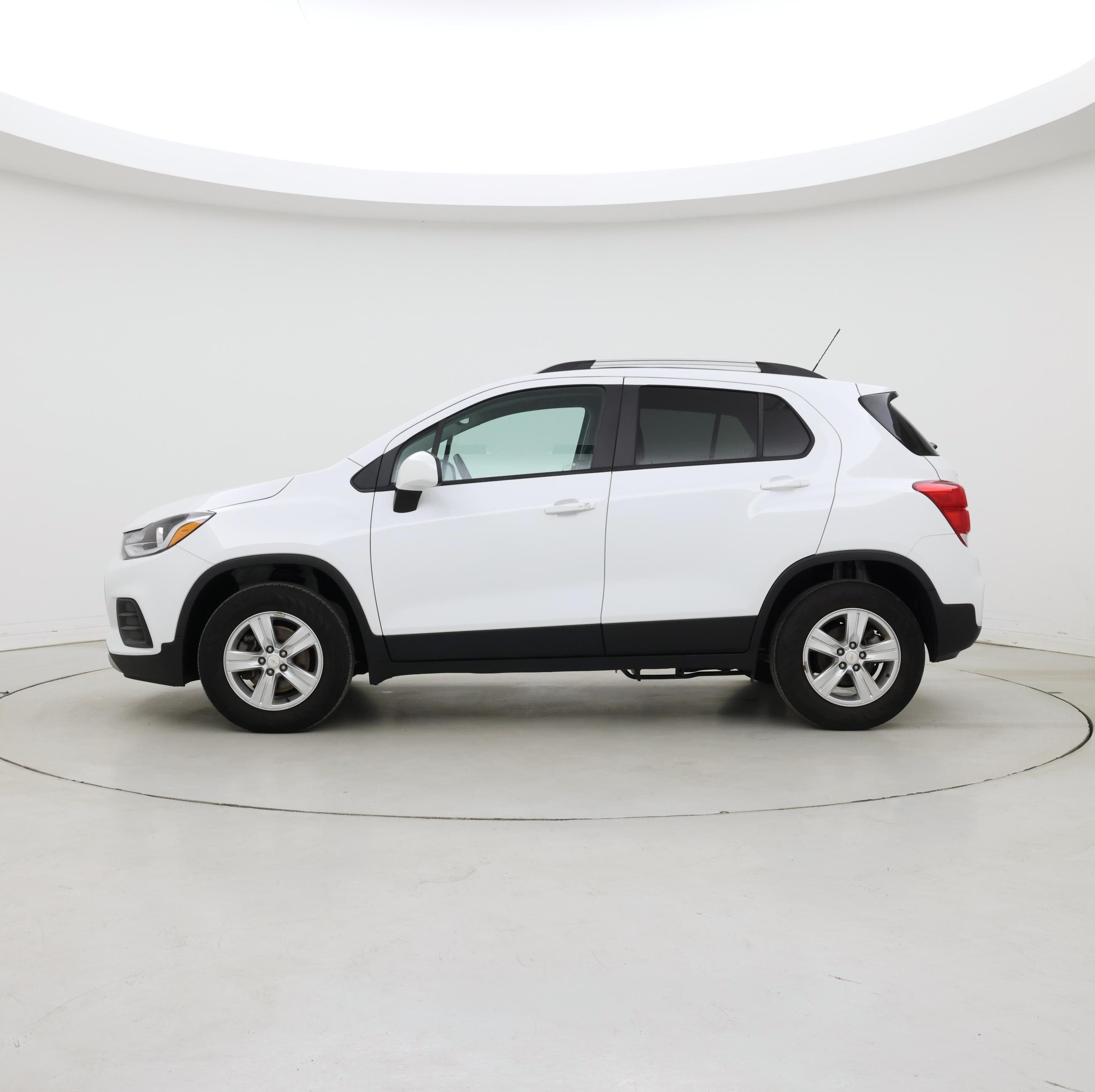 Thumbnail: 2022 Chevrolet Trax - 3