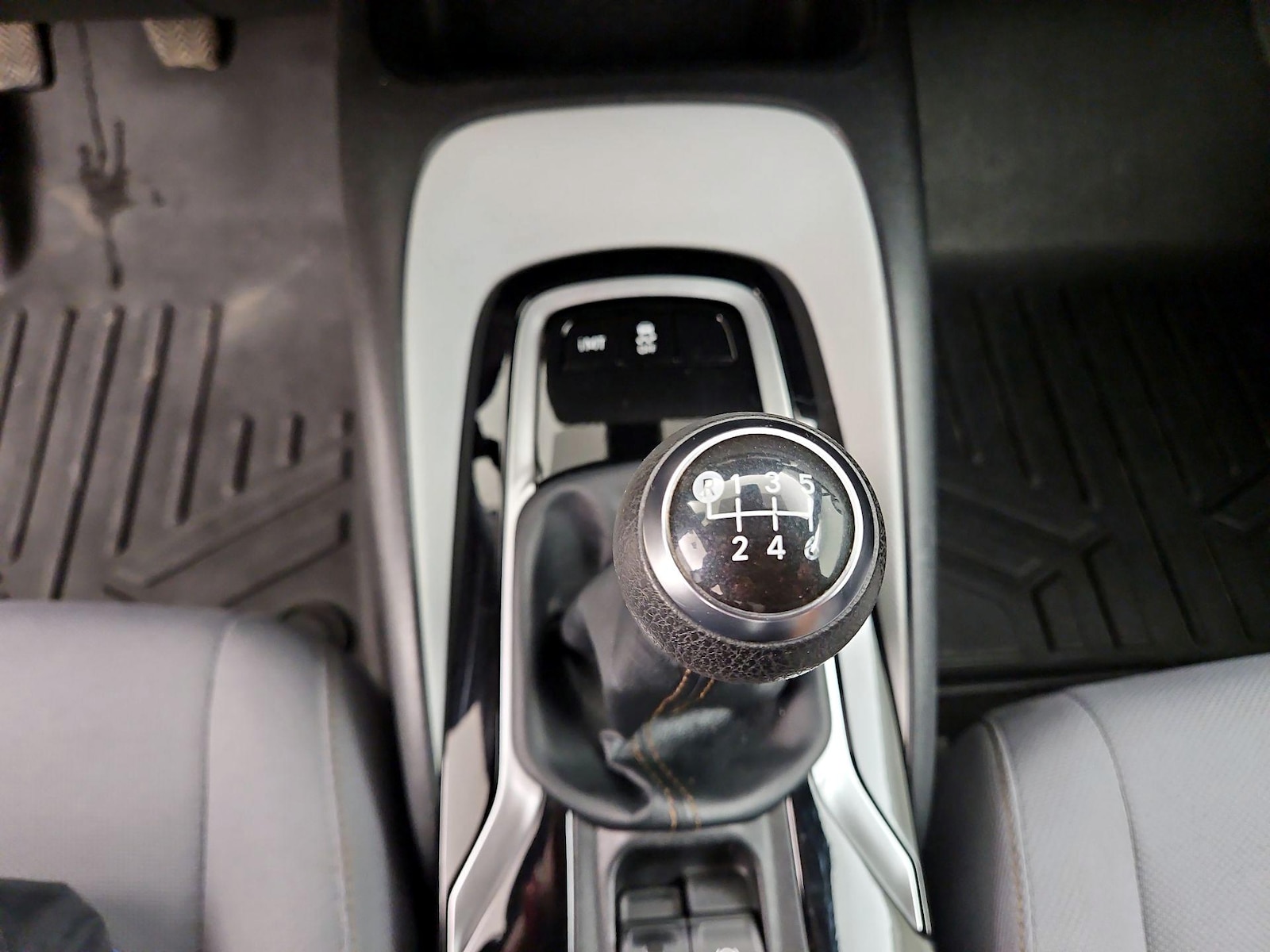 2021 Toyota Corolla SE - Photo 18