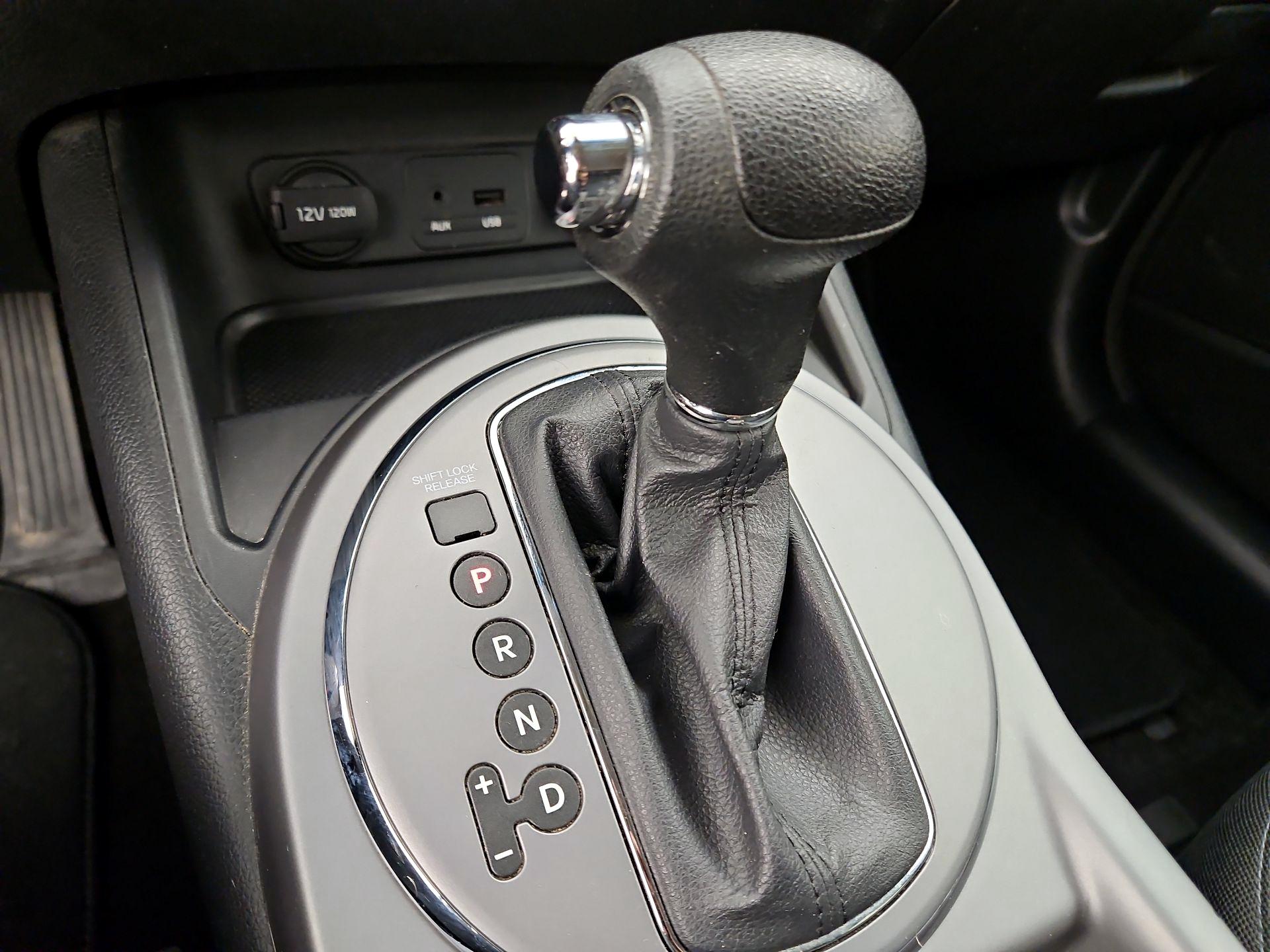 Thumbnail: 2015 Kia Sportage - 16