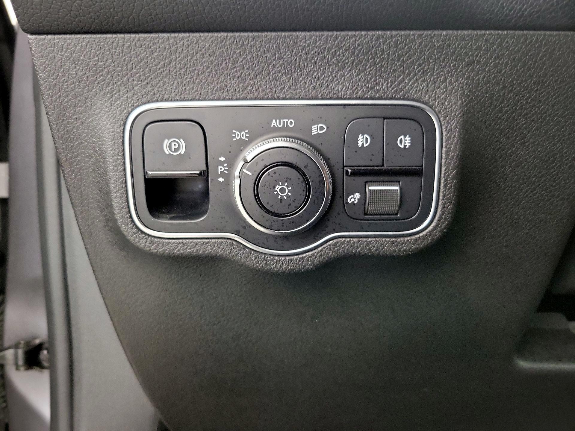 Thumbnail: 2020 Mercedes-Benz GLB - 13