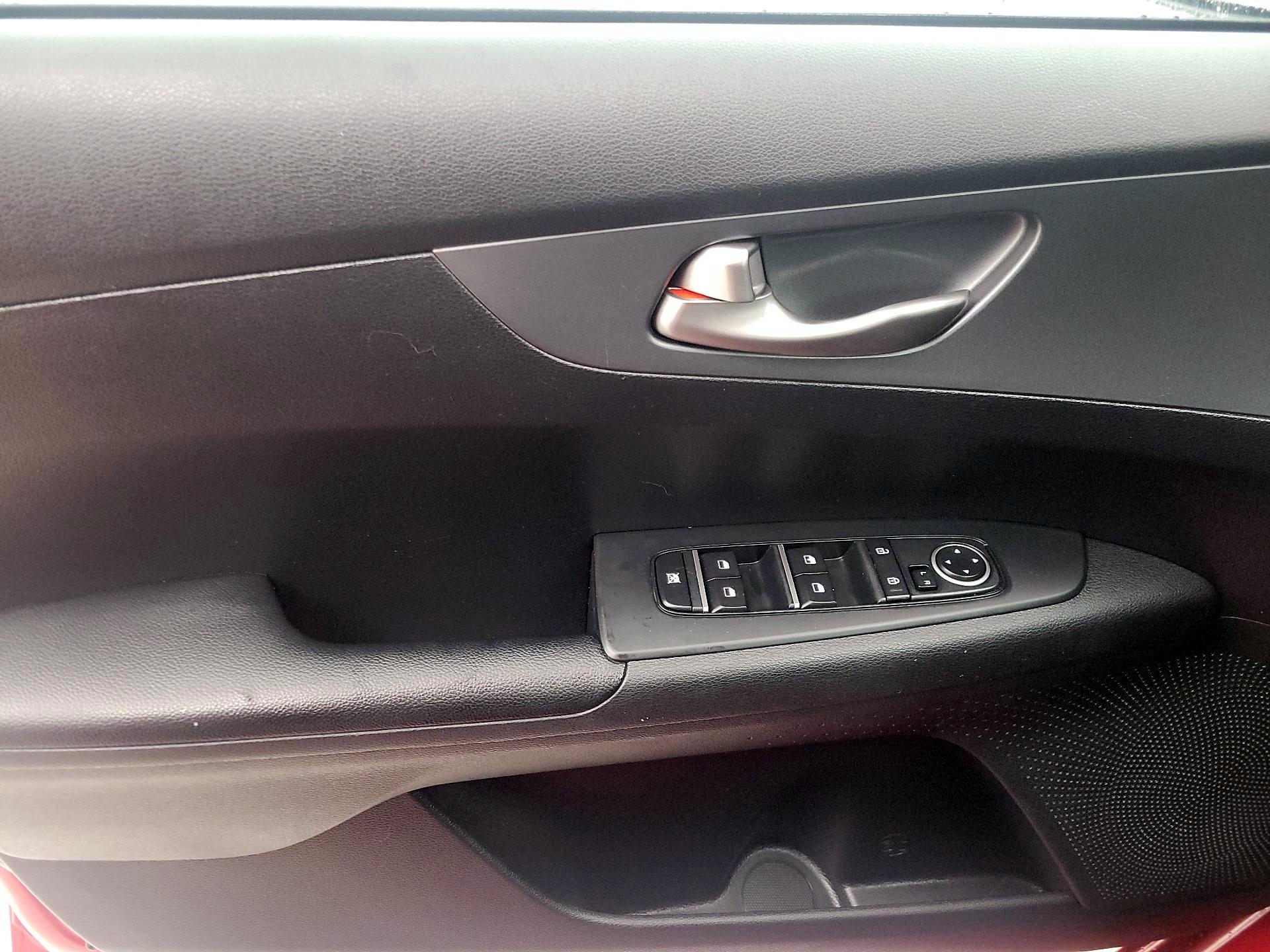 Thumbnail: 2021 Kia Forte - 12