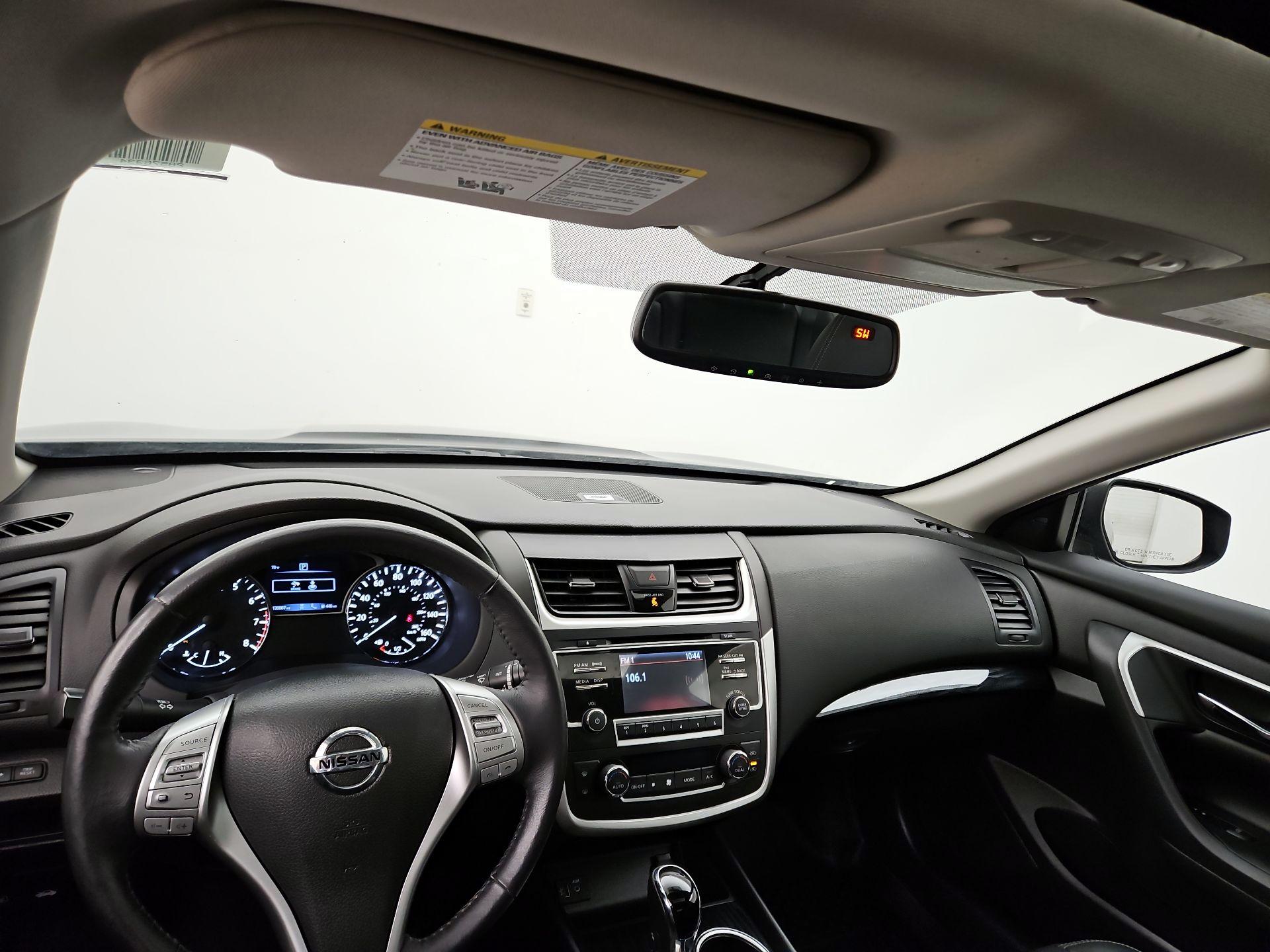 Thumbnail: 2017 Nissan Altima - 9