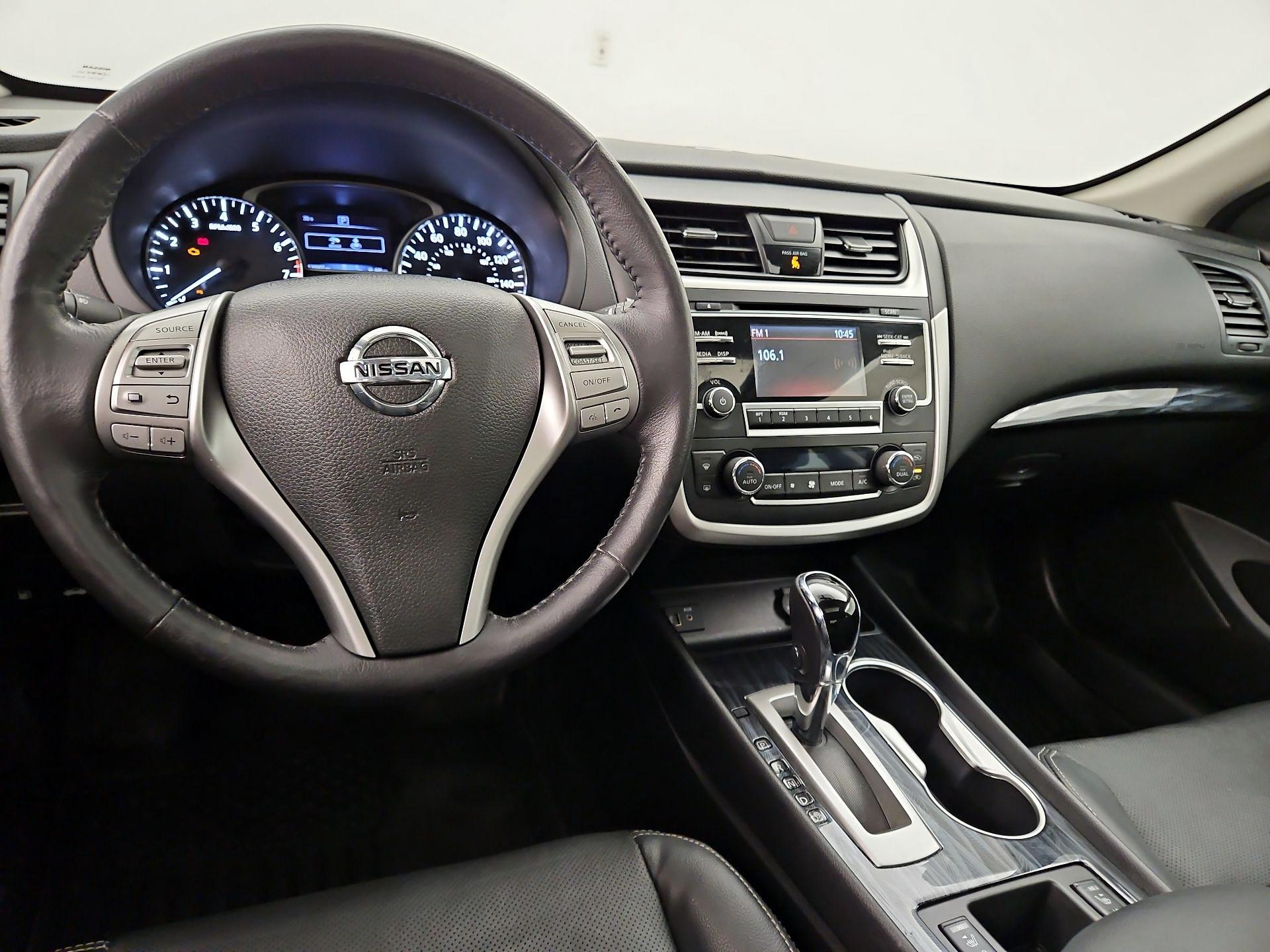 Thumbnail: 2017 Nissan Altima - 10