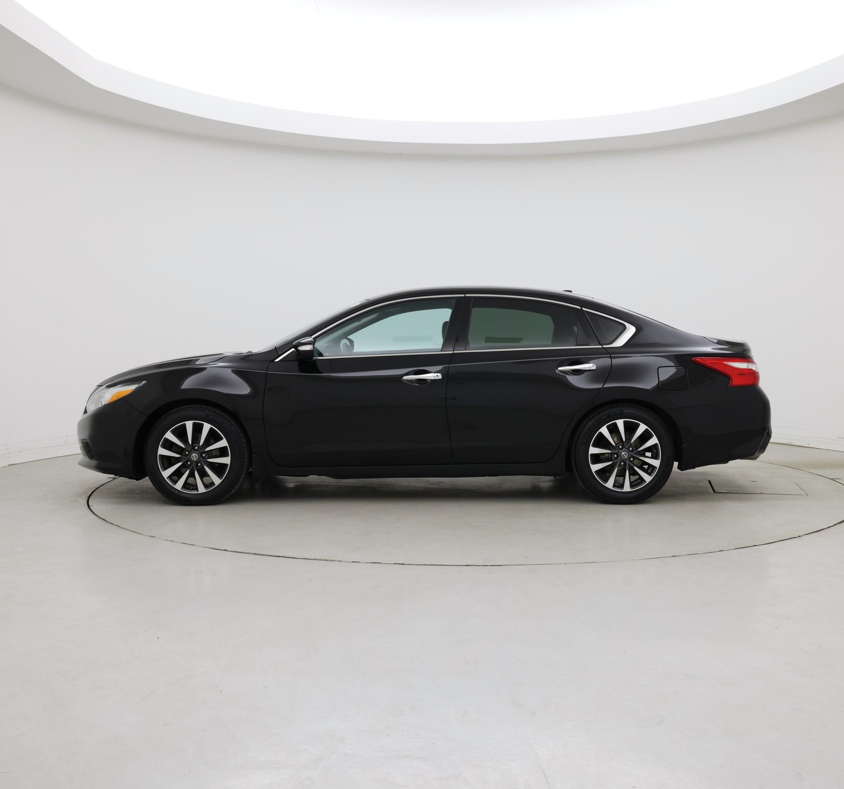 Thumbnail: 2017 Nissan Altima - 3