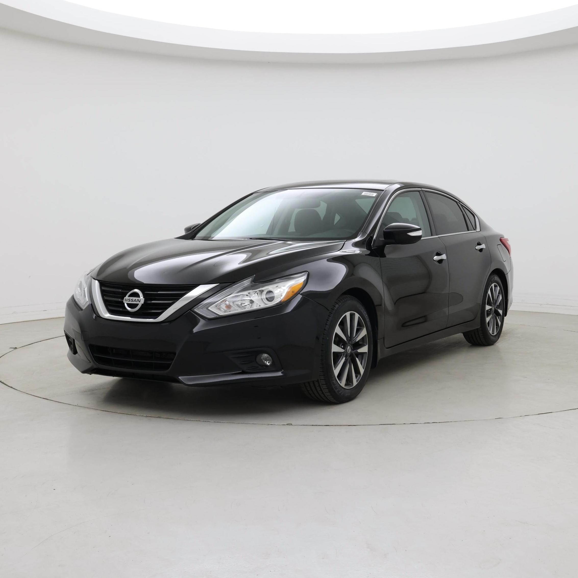 Thumbnail: 2017 Nissan Altima - 4