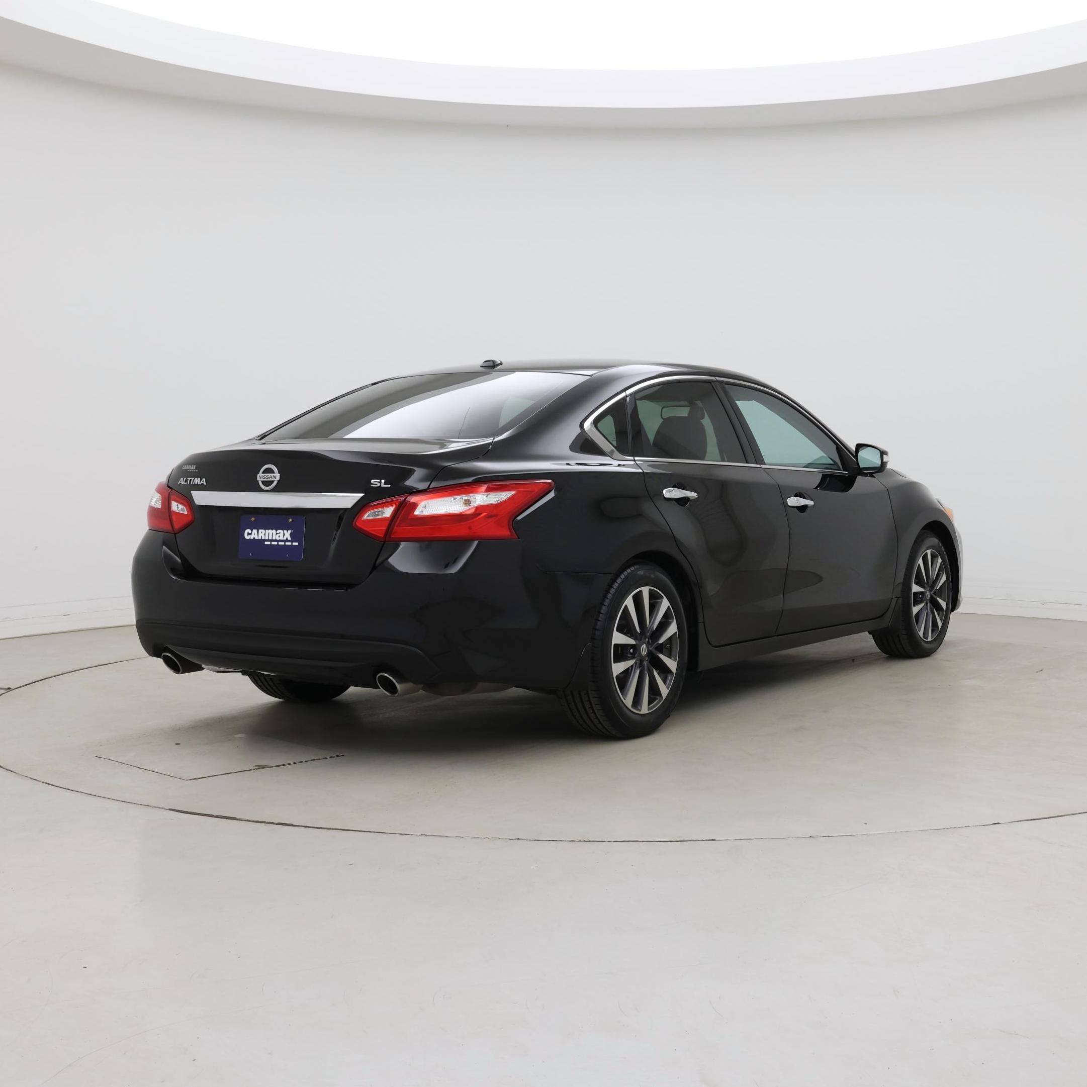 Thumbnail: 2017 Nissan Altima - 8