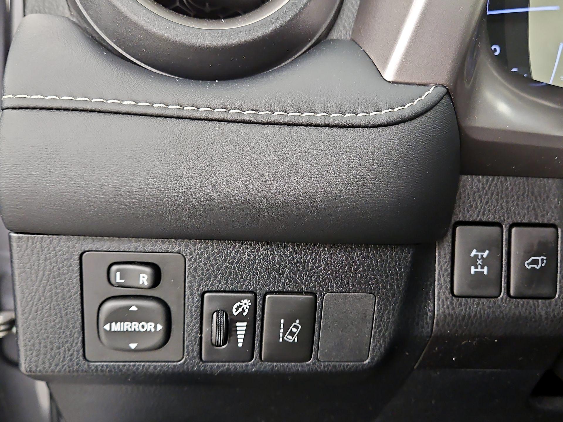 Thumbnail: 2018 Toyota RAV4 - 13