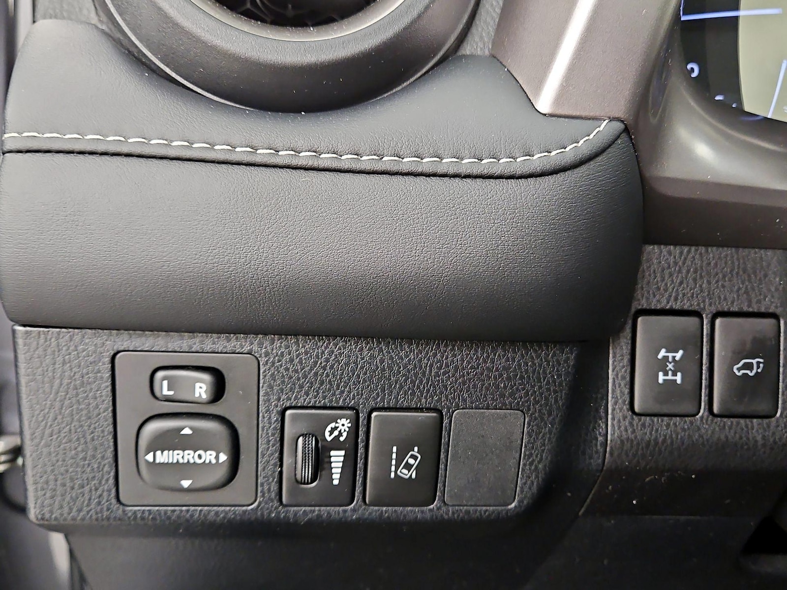 2018 Toyota RAV4 Limited - Photo 14