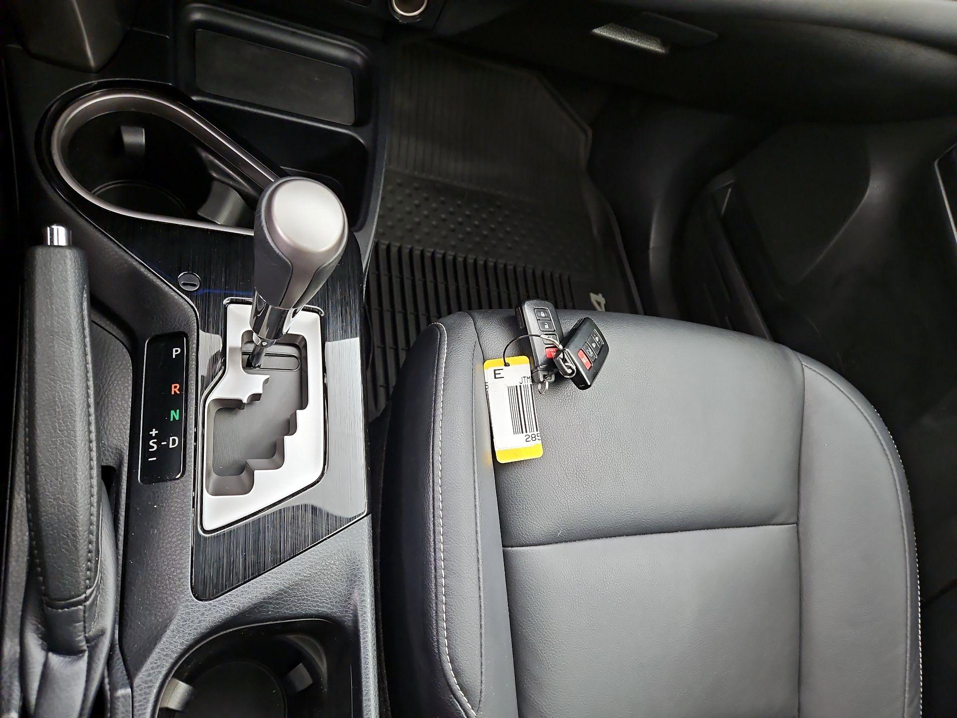 Thumbnail: 2018 Toyota RAV4 - 18