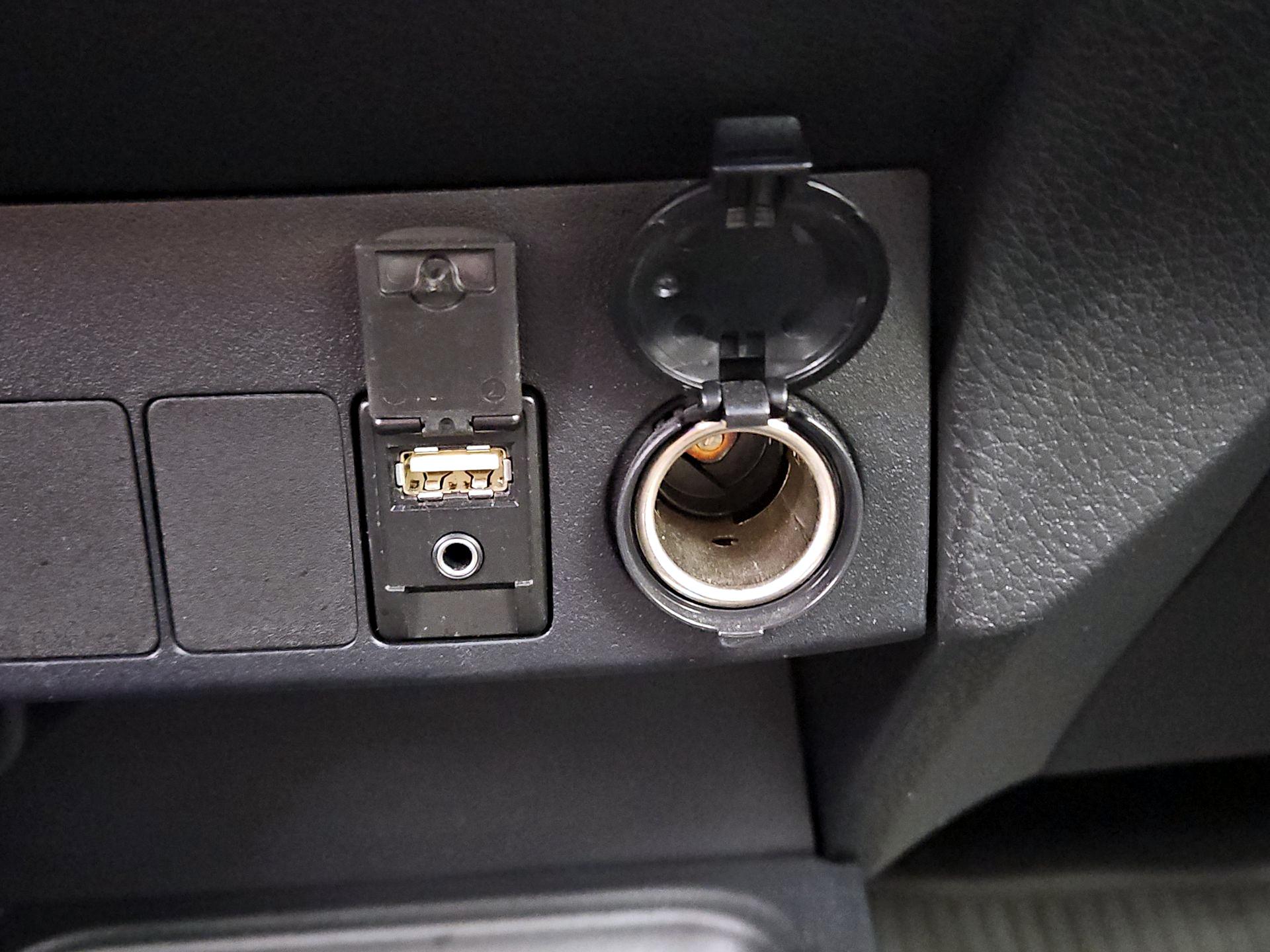 Thumbnail: 2018 Toyota RAV4 - 19