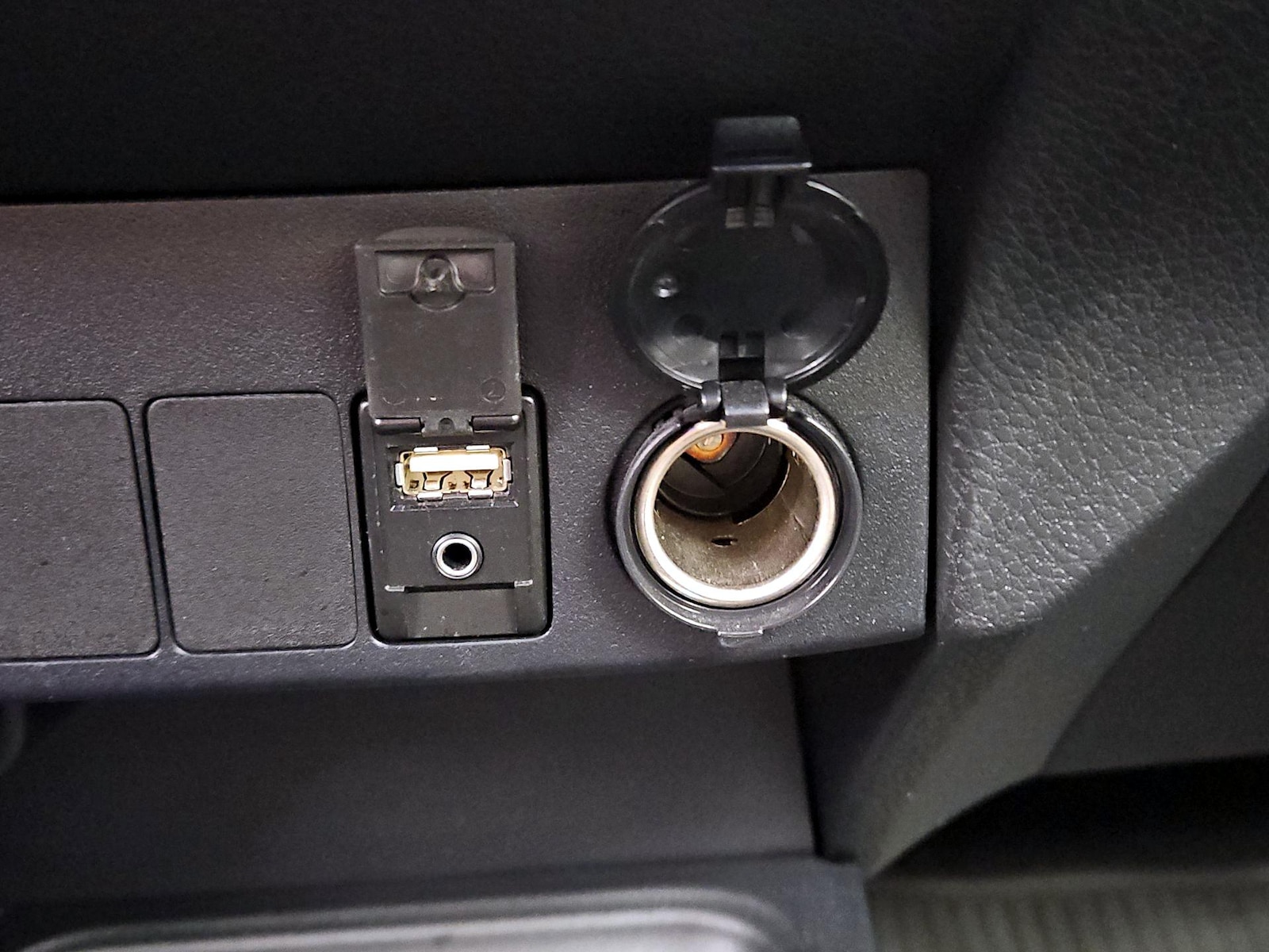 2018 Toyota RAV4 Limited - Photo 20