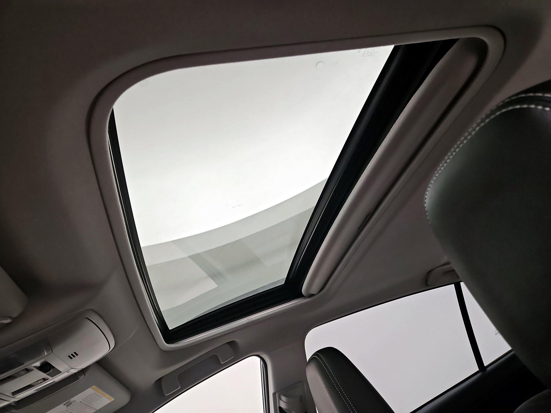 Thumbnail: 2018 Toyota RAV4 - 20