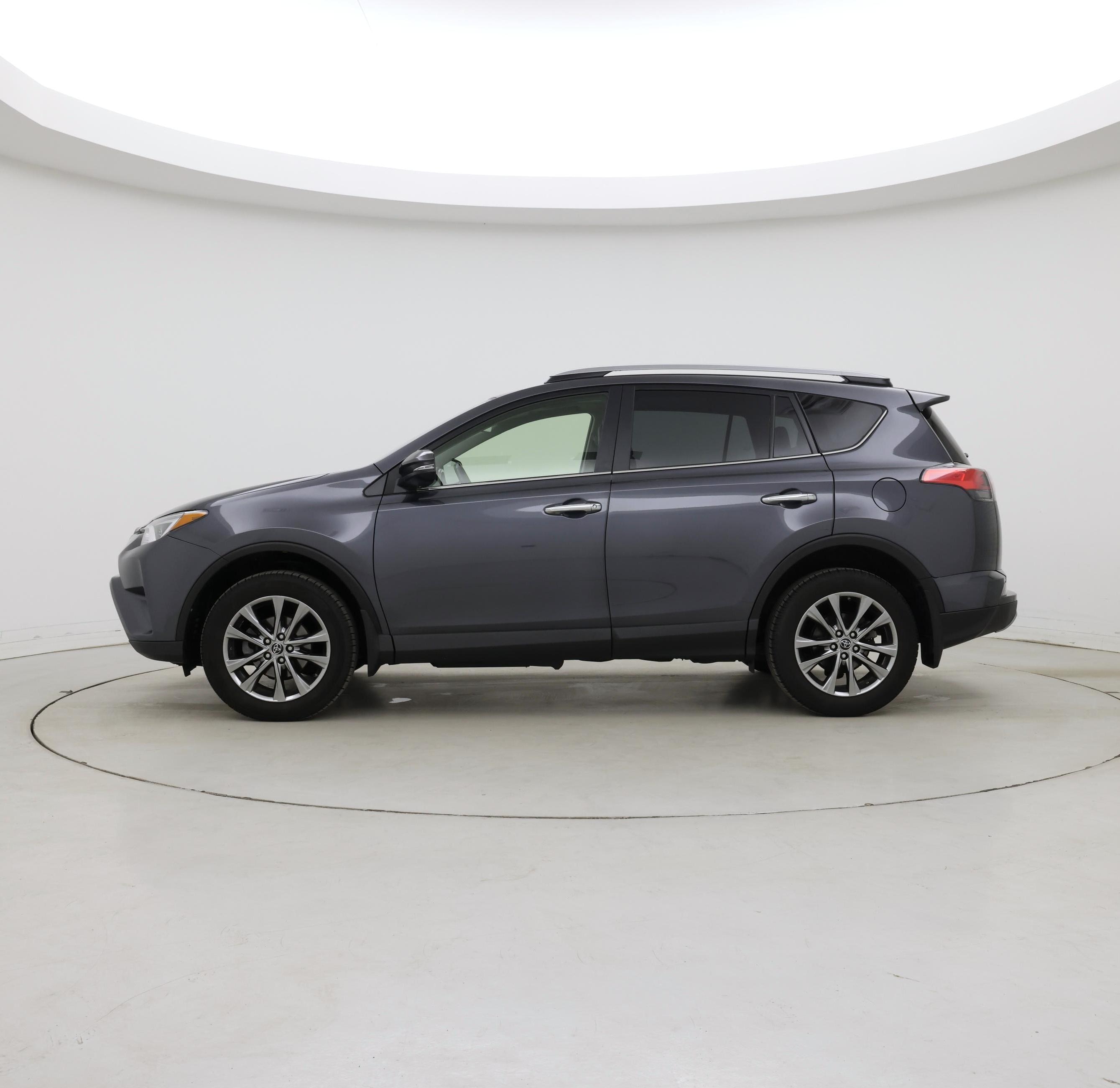 Thumbnail: 2018 Toyota RAV4 - 3