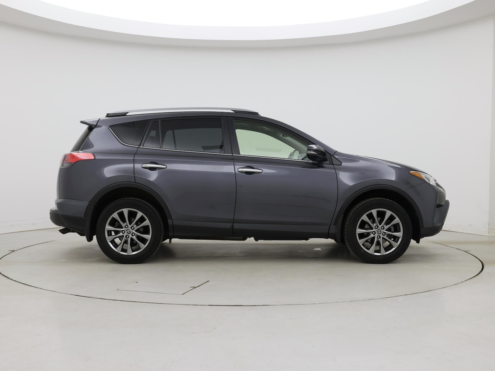 2018 Toyota RAV4 Limited - Photo 8