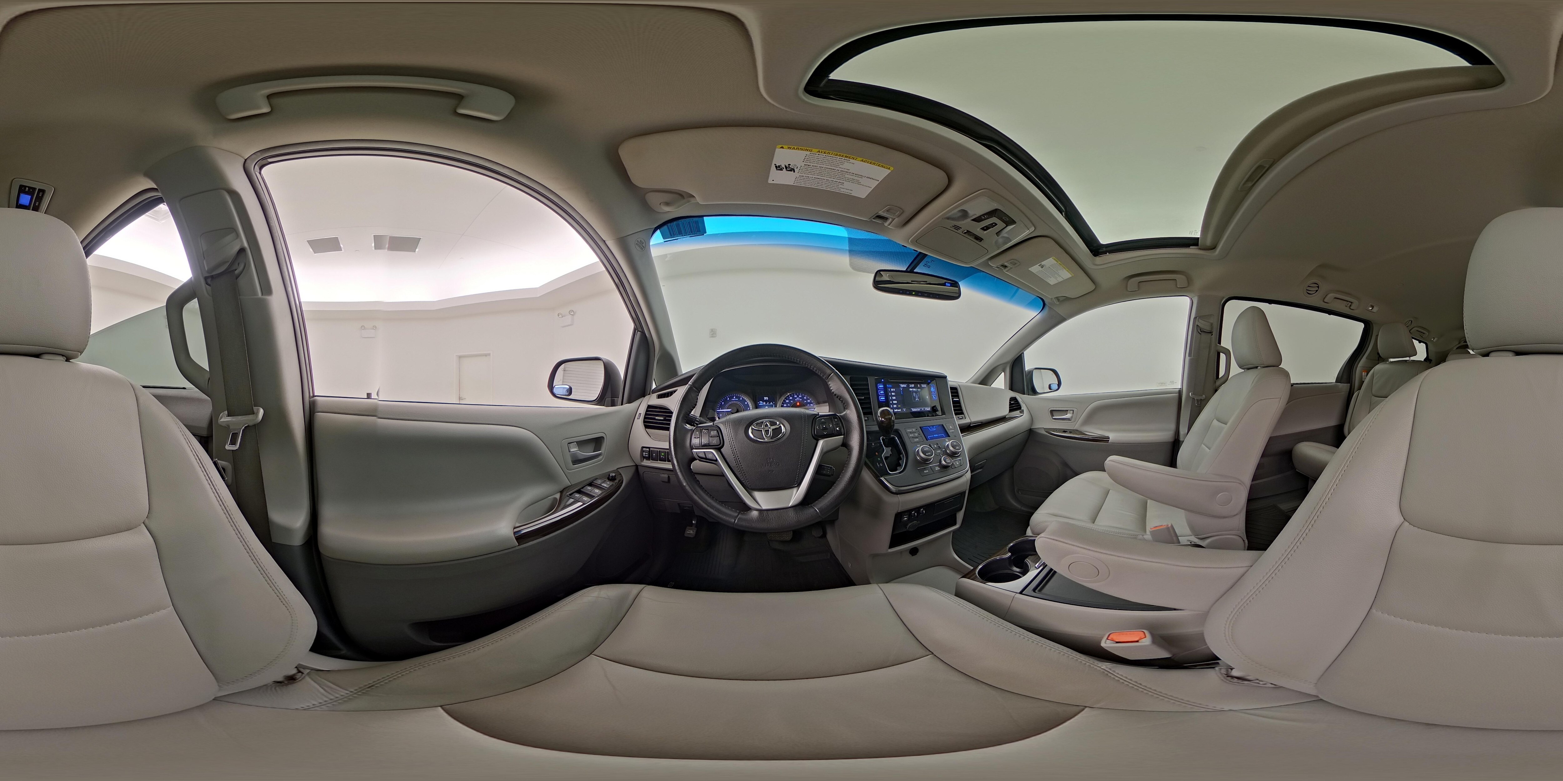 2017 Toyota Sienna XLE - Photo 29