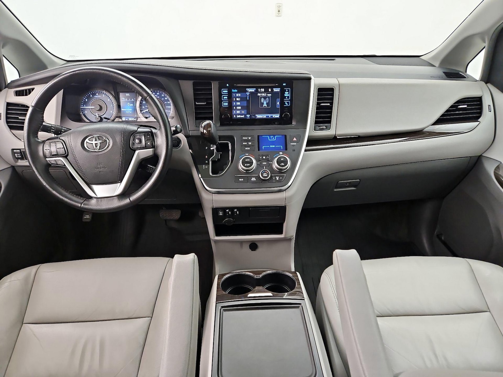 2017 Toyota Sienna XLE - Photo 10