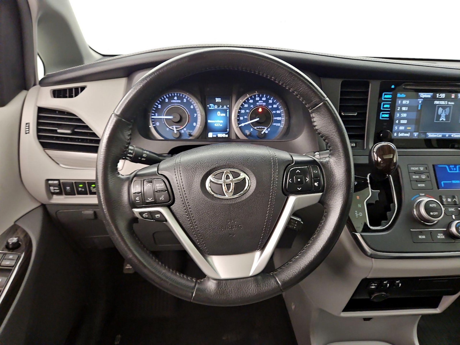 2017 Toyota Sienna XLE - Photo 11