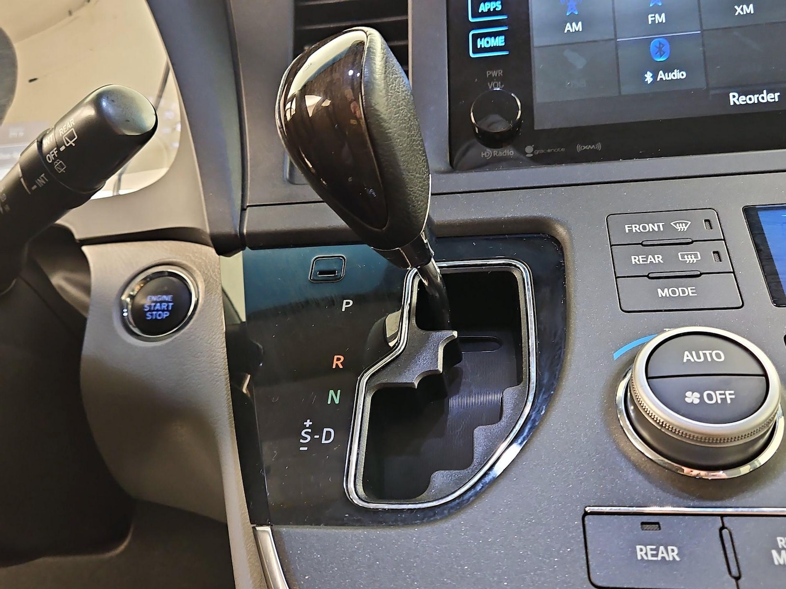 2017 Toyota Sienna XLE - Photo 17