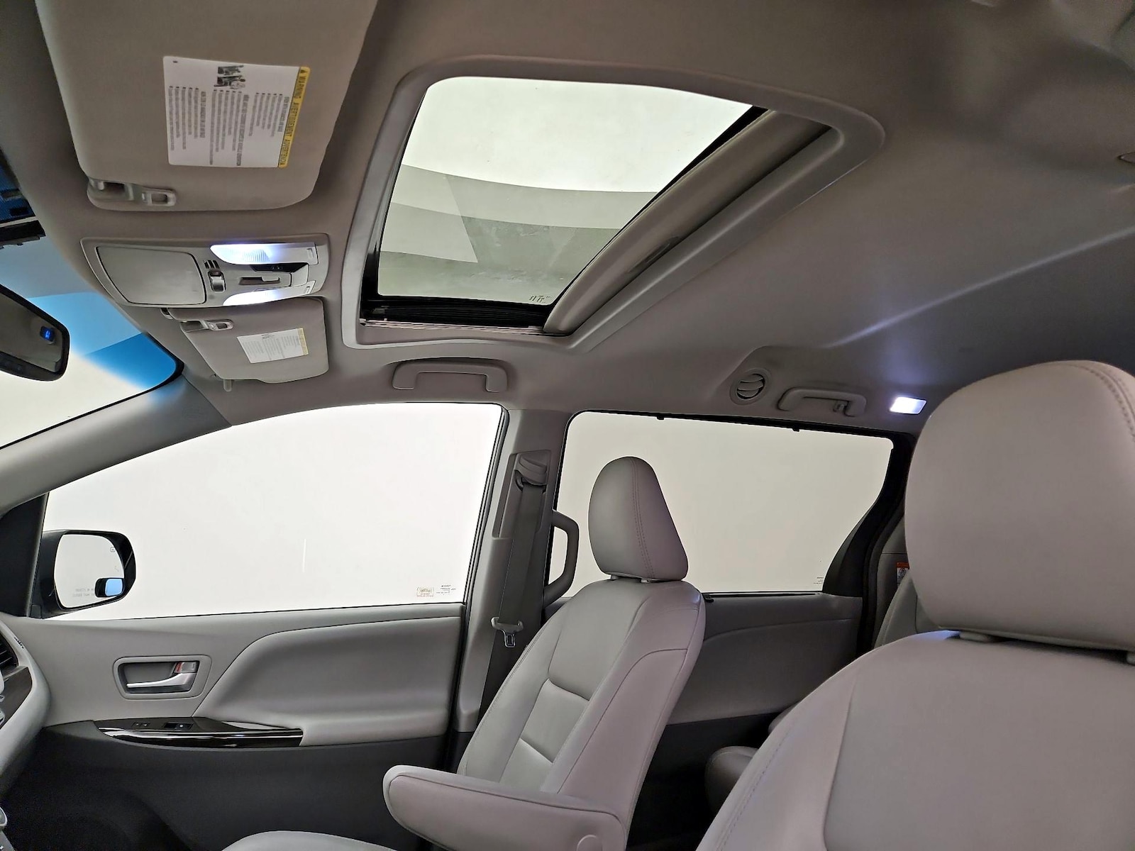2017 Toyota Sienna XLE - Photo 20
