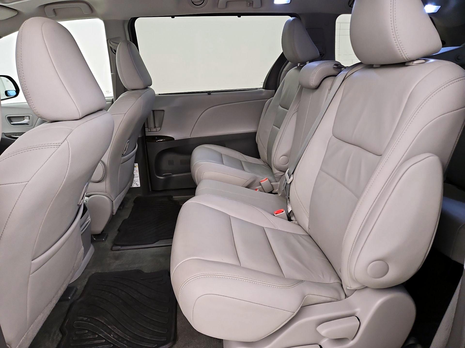 Thumbnail: 2017 Toyota Sienna - 20