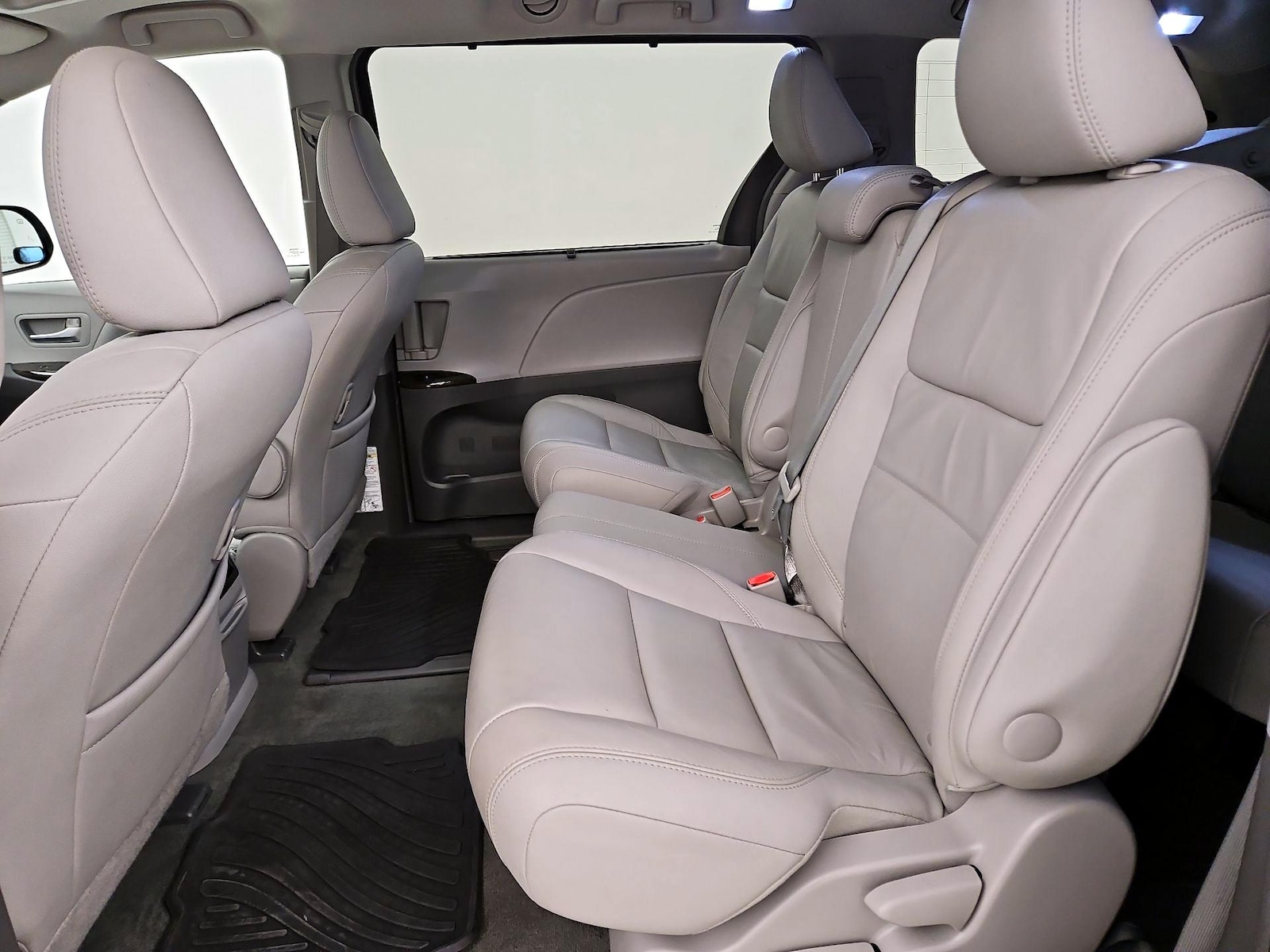 2017 Toyota Sienna XLE - Photo 21