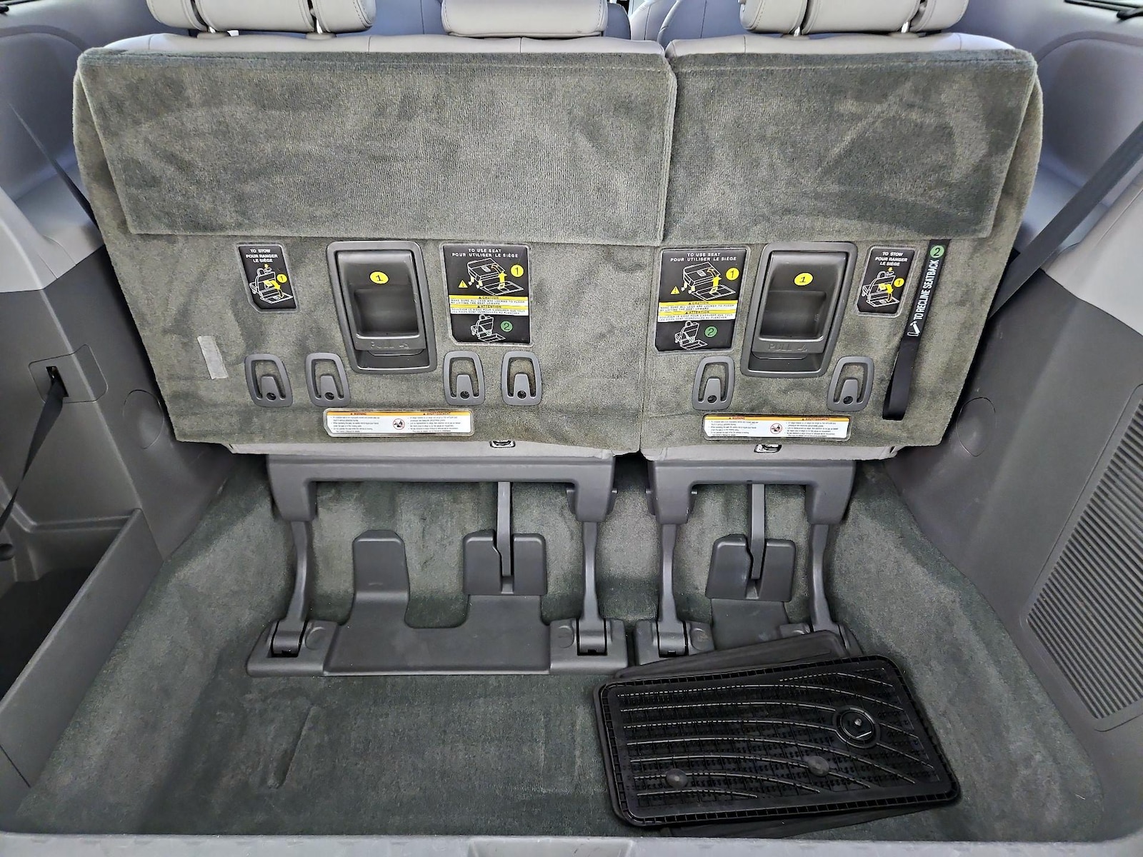 2017 Toyota Sienna XLE - Photo 23