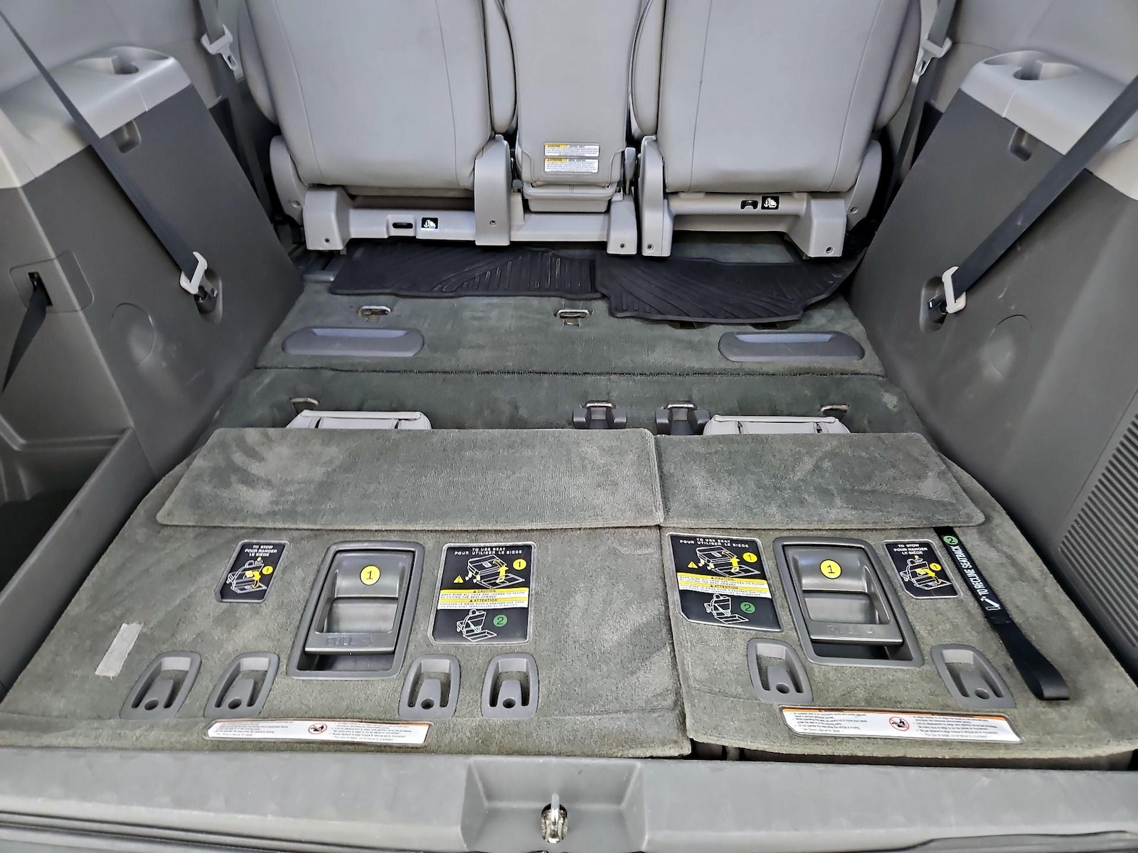 2017 Toyota Sienna XLE - Photo 24