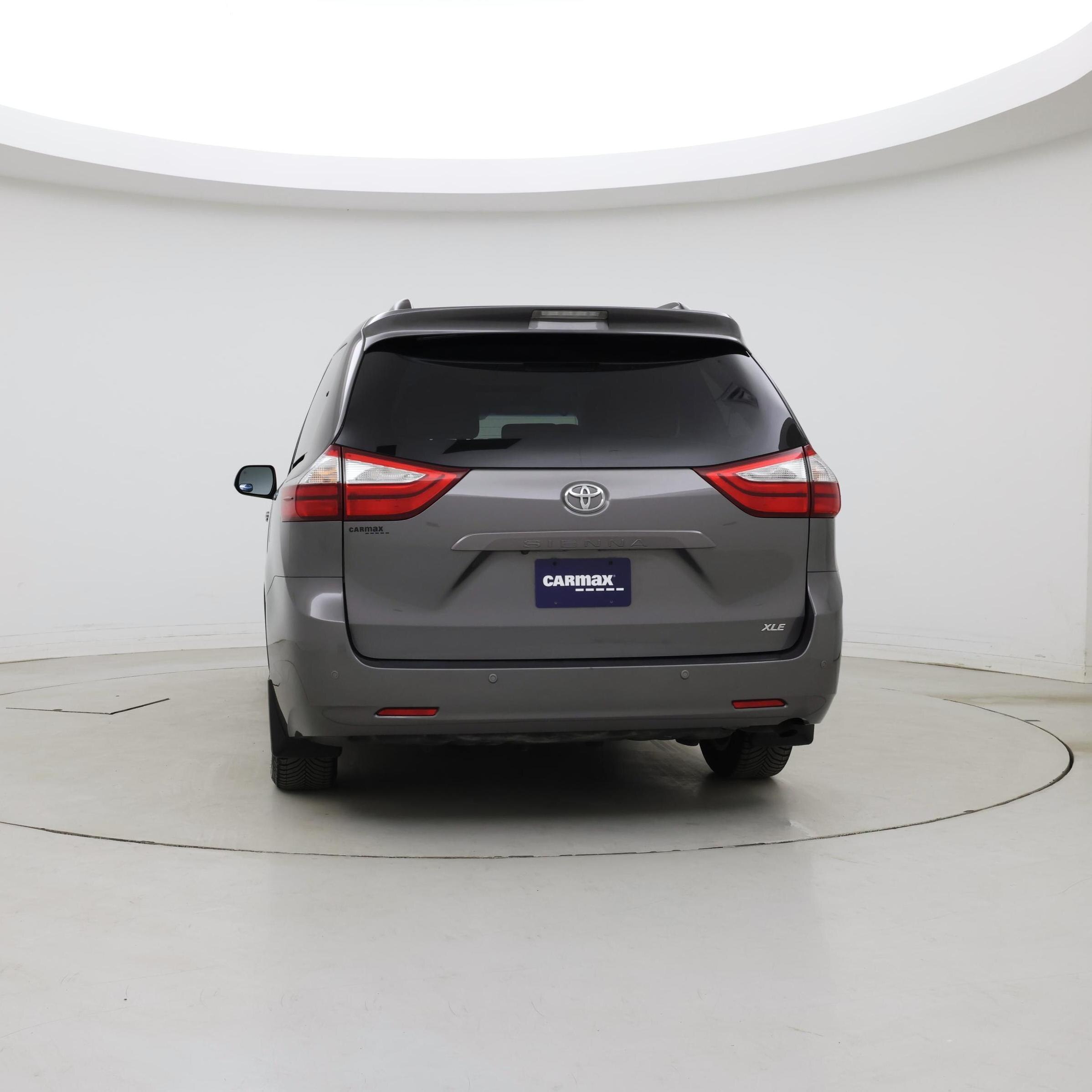 Thumbnail: 2017 Toyota Sienna - 6