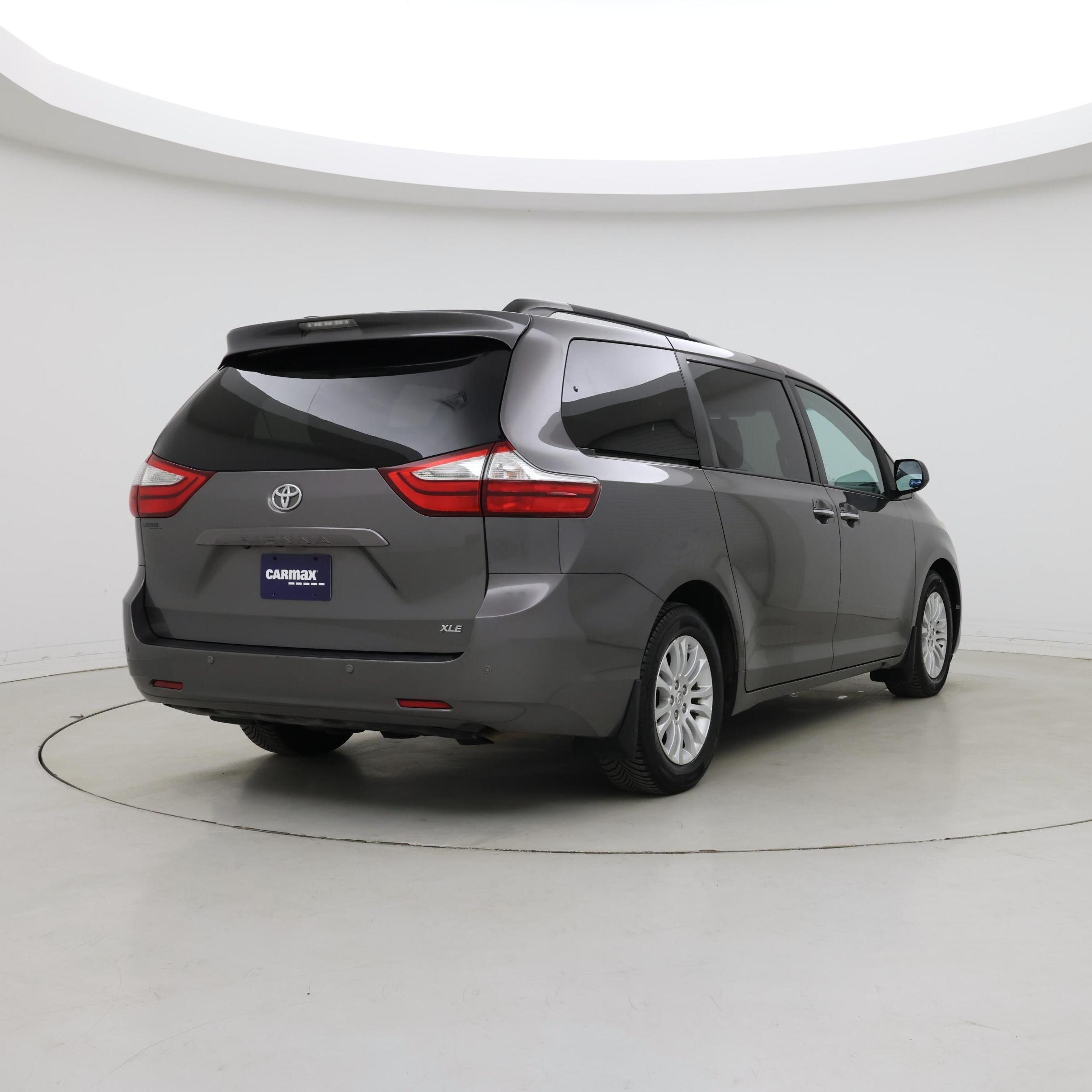 Thumbnail: 2017 Toyota Sienna - 8