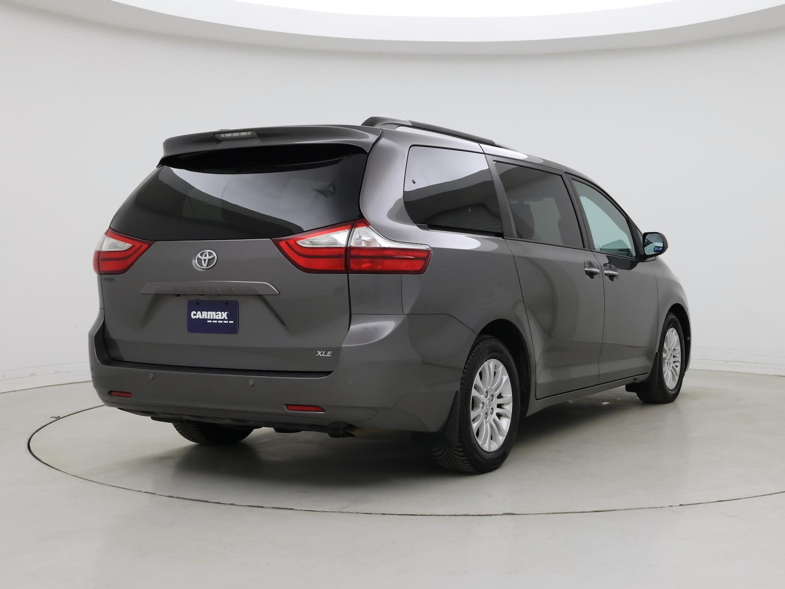 2017 Toyota Sienna XLE - Photo 9