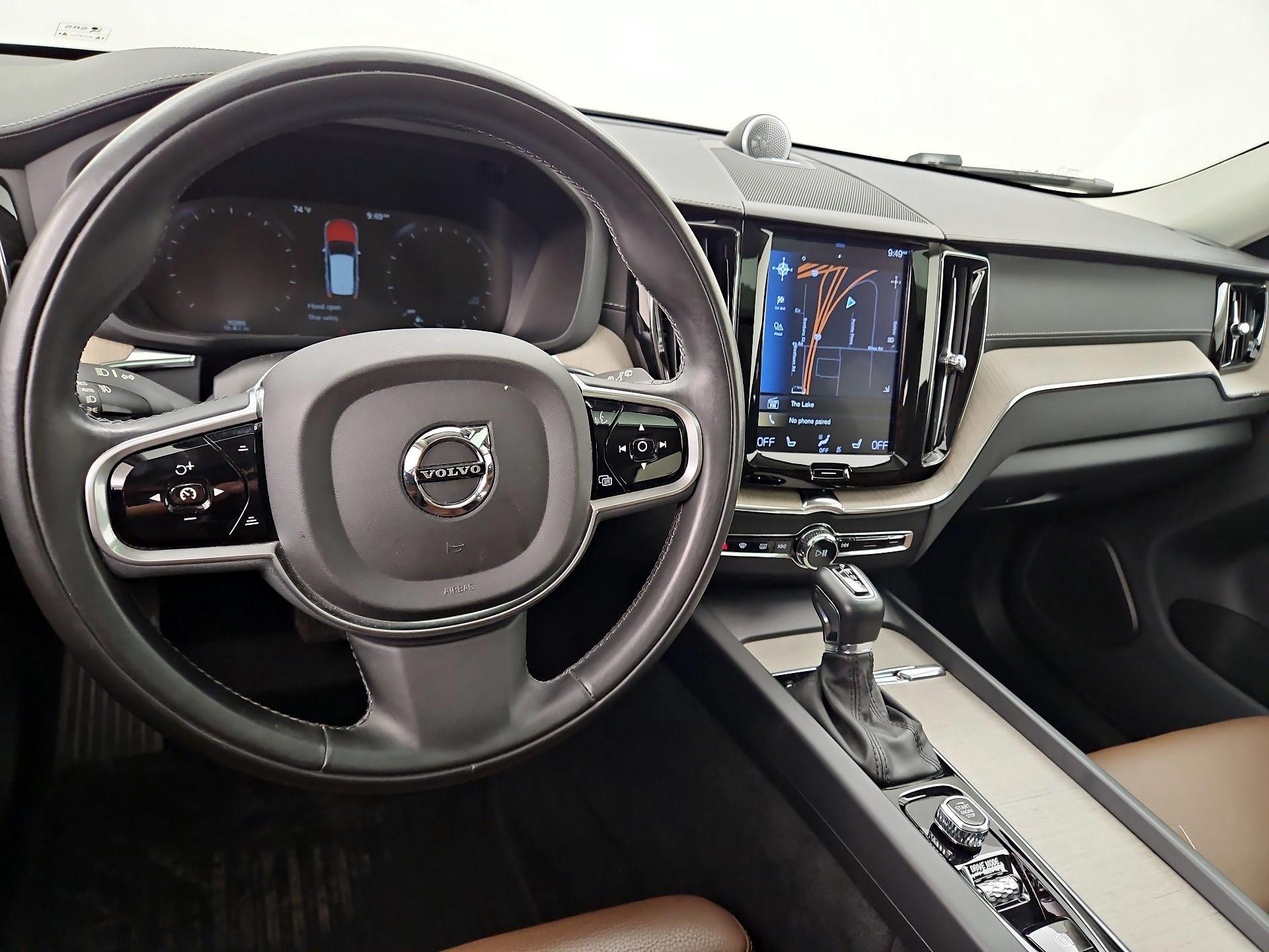 Thumbnail: 2018 Volvo XC60 - 10