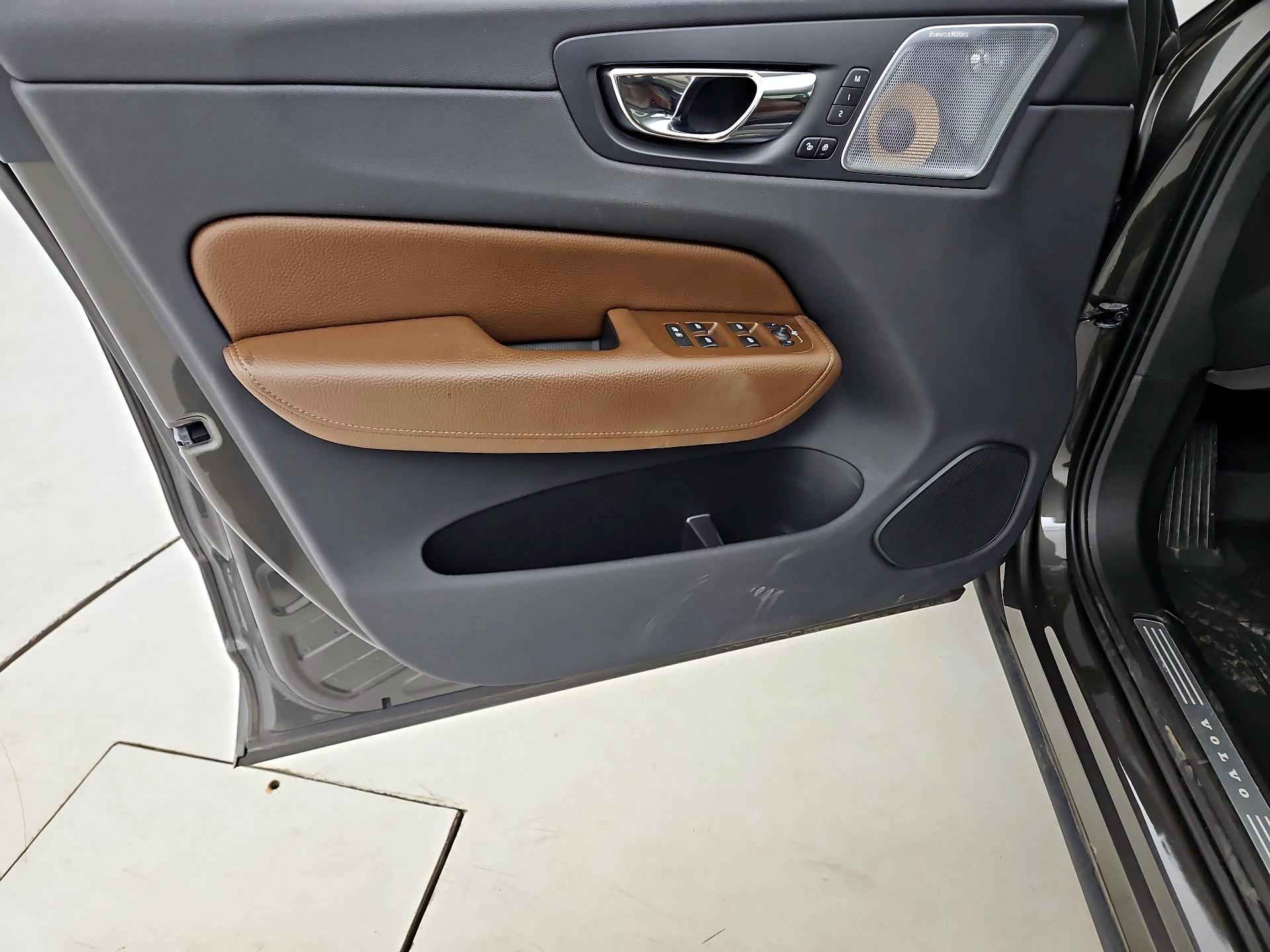 Thumbnail: 2018 Volvo XC60 - 12