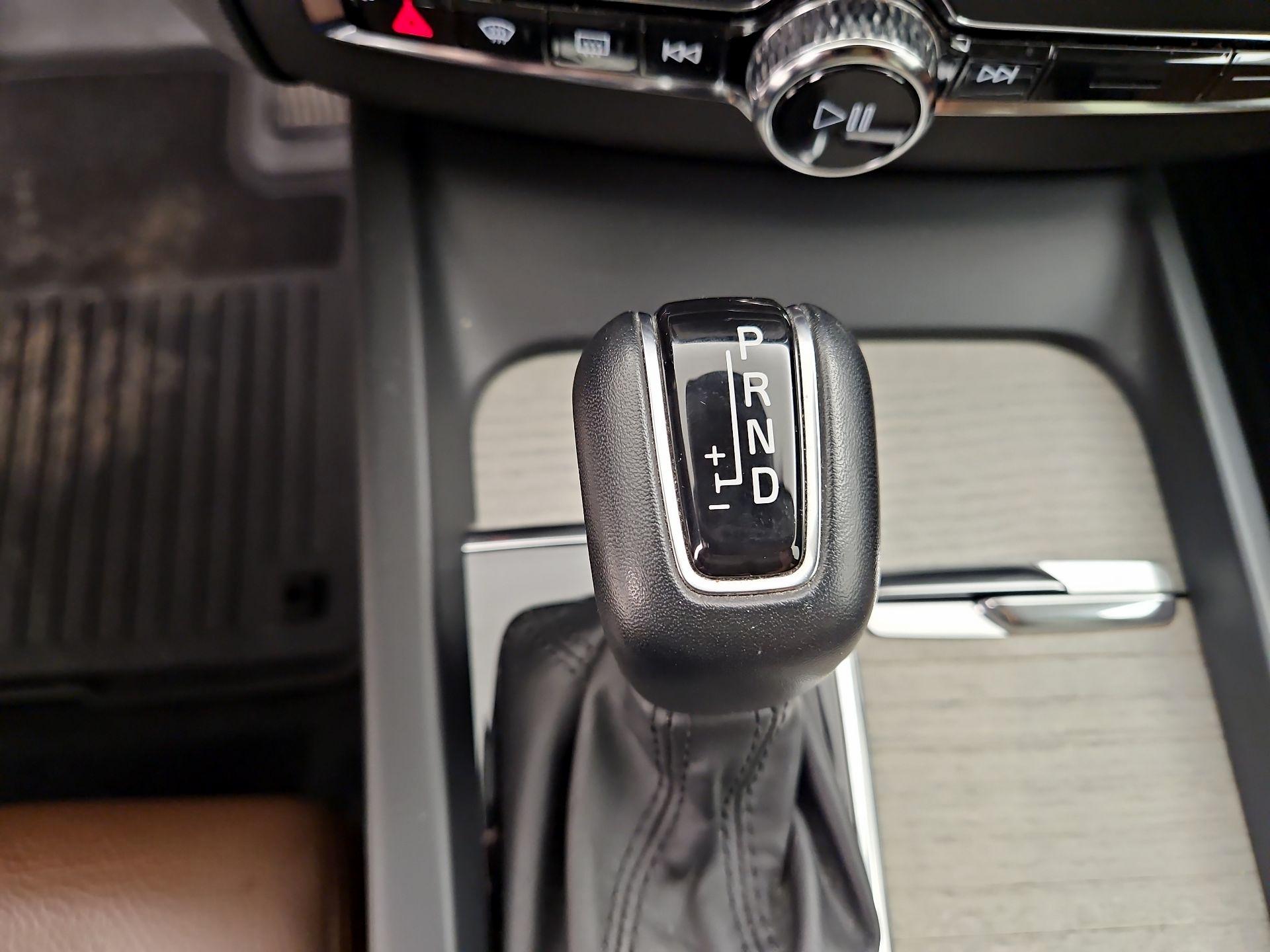 Thumbnail: 2018 Volvo XC60 - 18