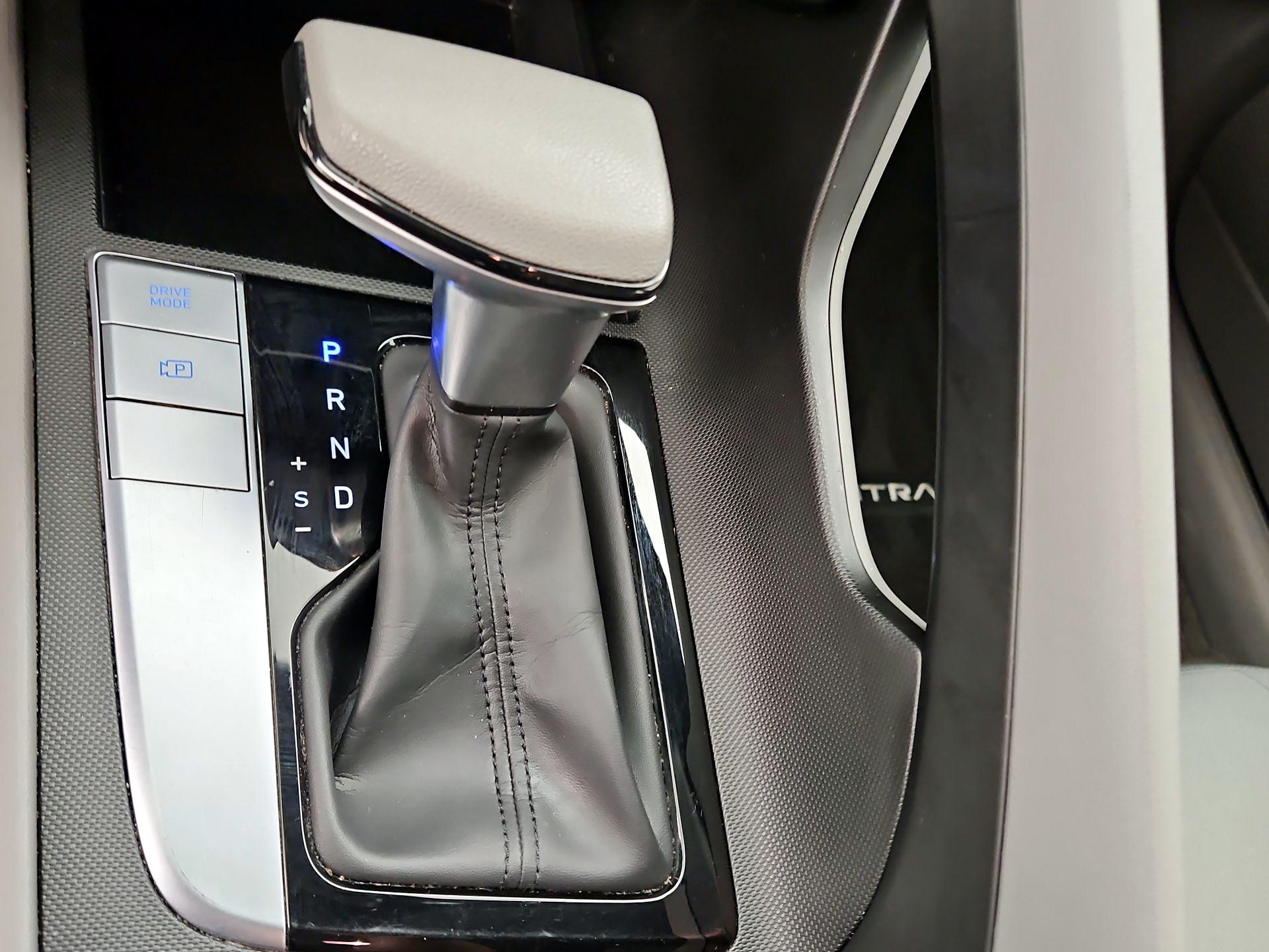 Thumbnail: 2024 Hyundai Elantra - 18
